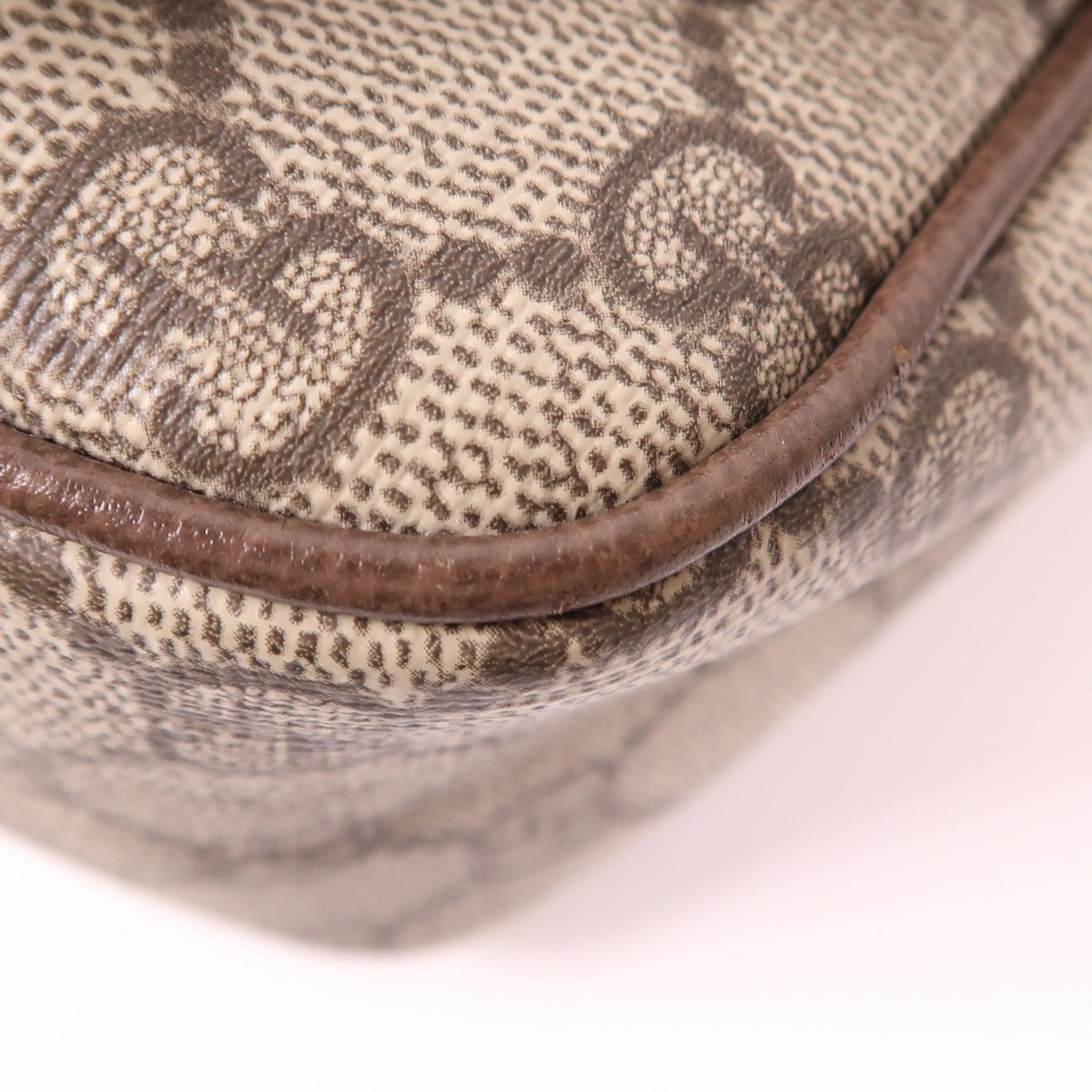GUCCI 塗層帆布Shoulder Bag銀扣肩背袋