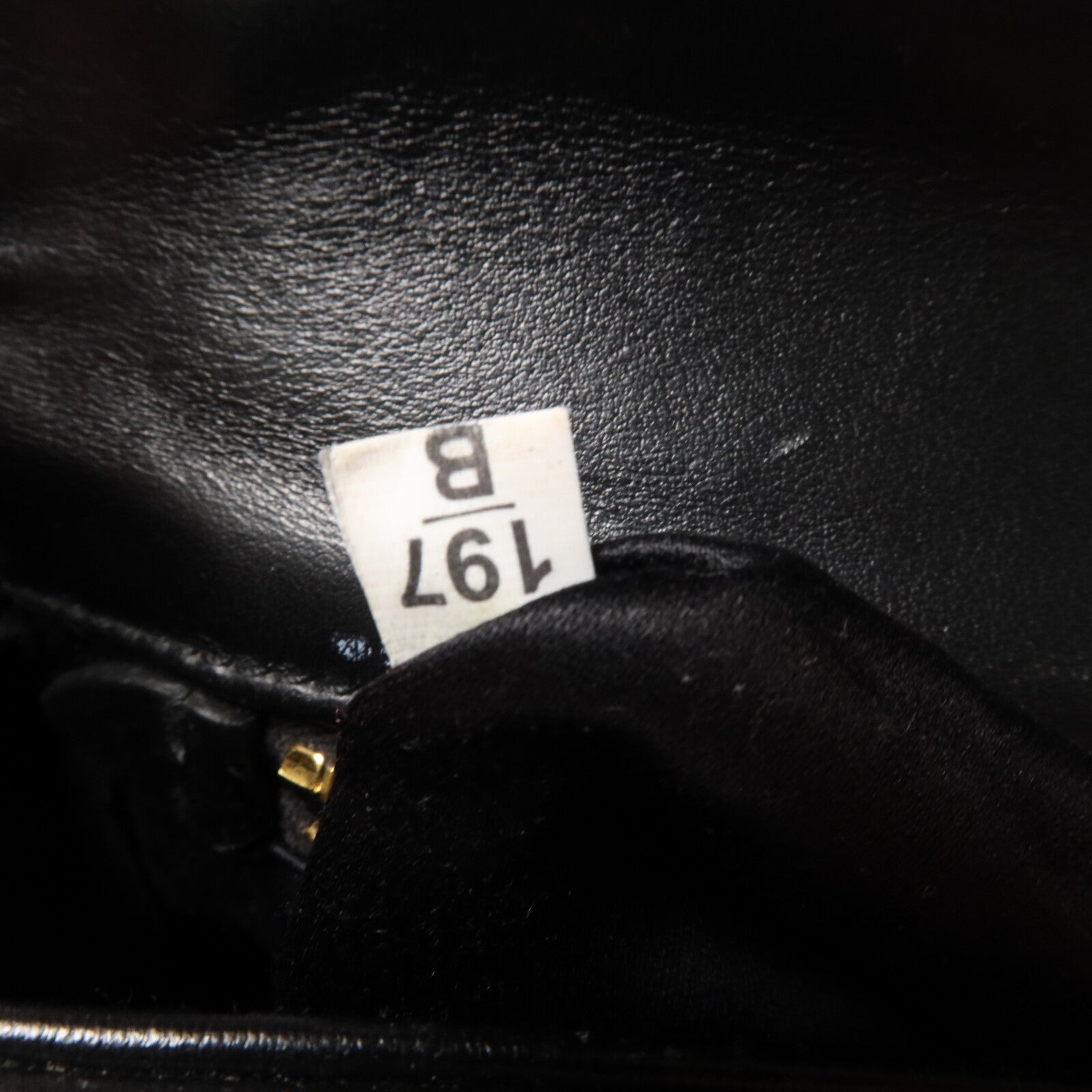 Miu Miu 牛皮皮革Shoulder Bag鏈帶肩背袋