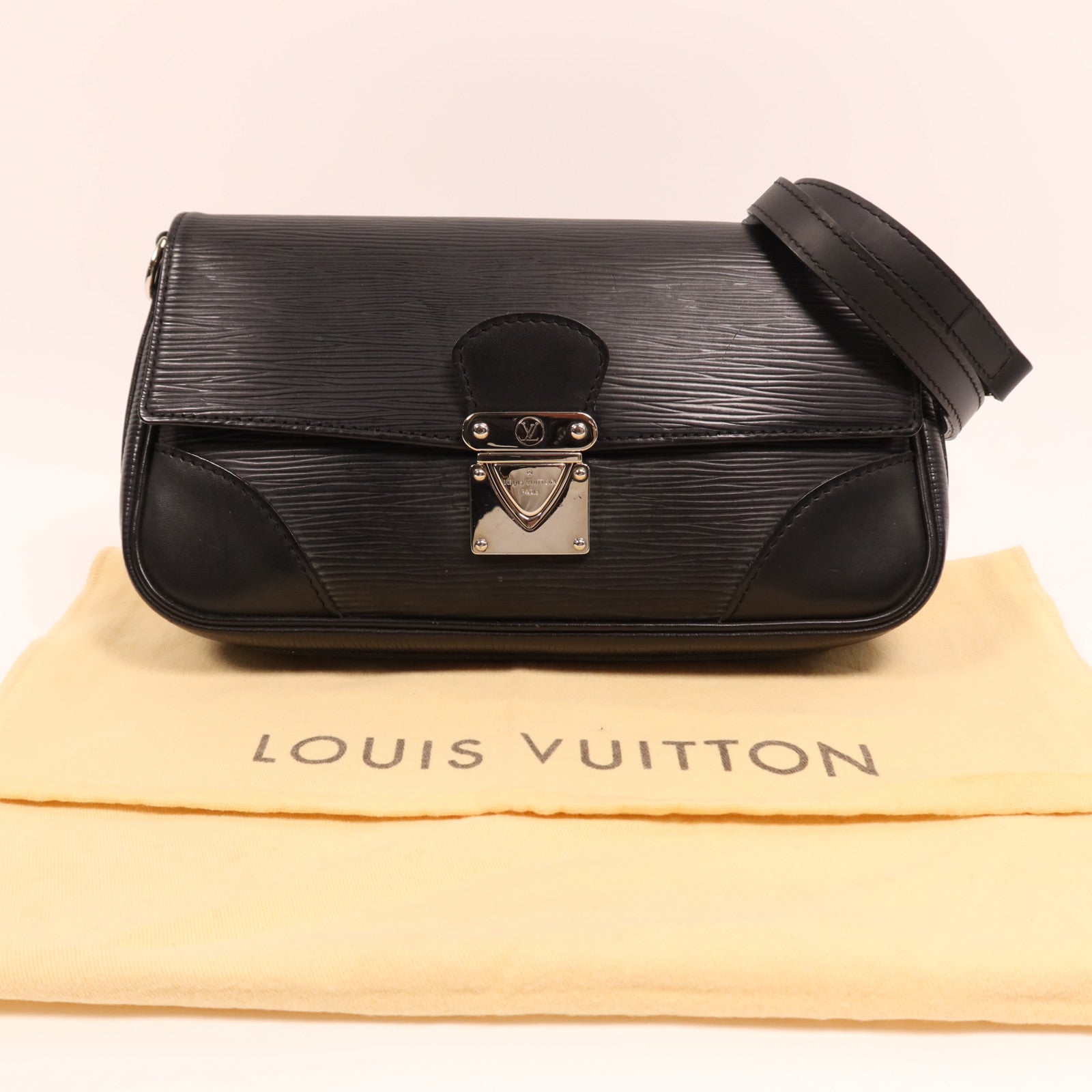 LOUIS VUITTON Epi Segur Pochette銀扣肩背袋