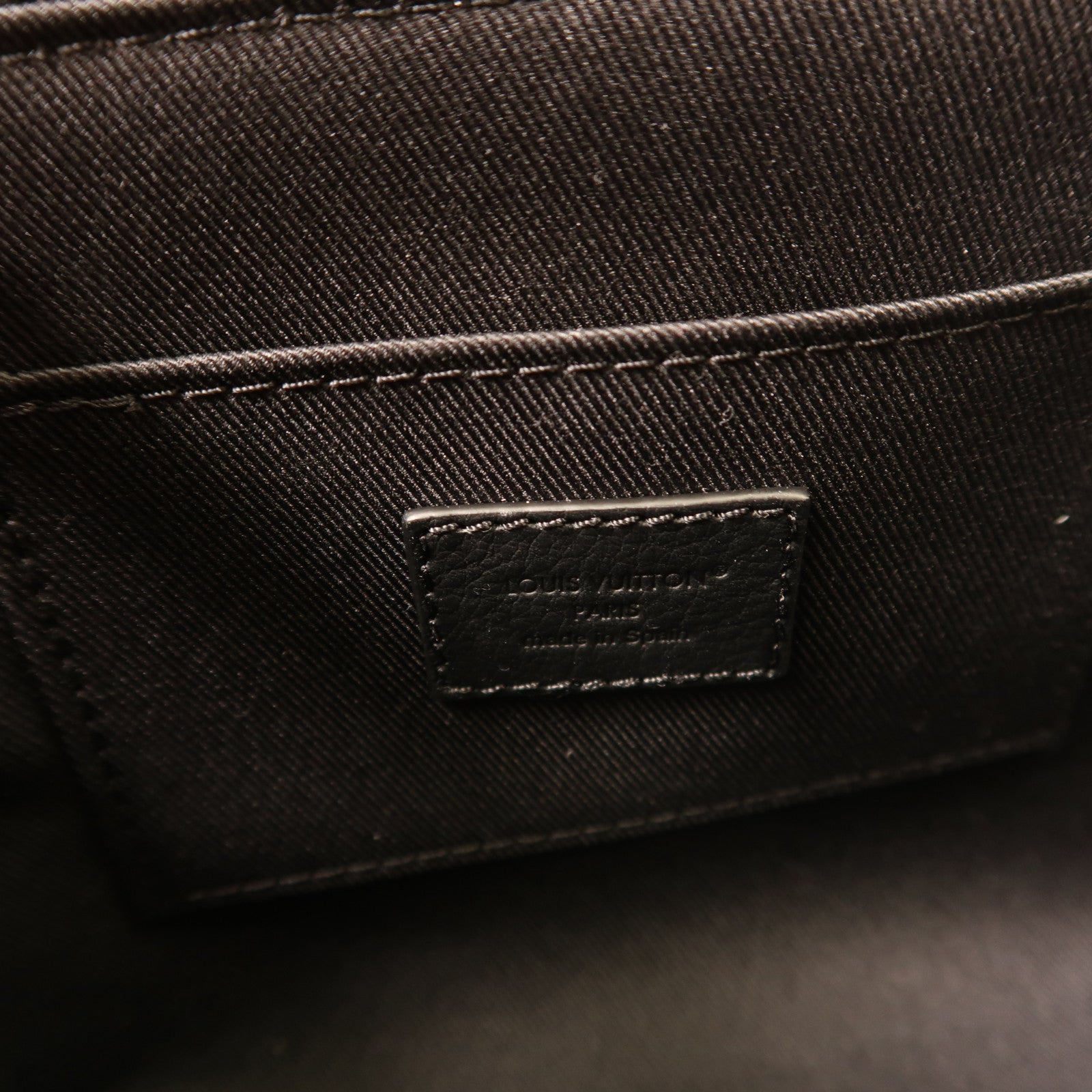 LOUIS VUITTON Monogram Shadow Pulse Wearable Wallet肩背袋黑色