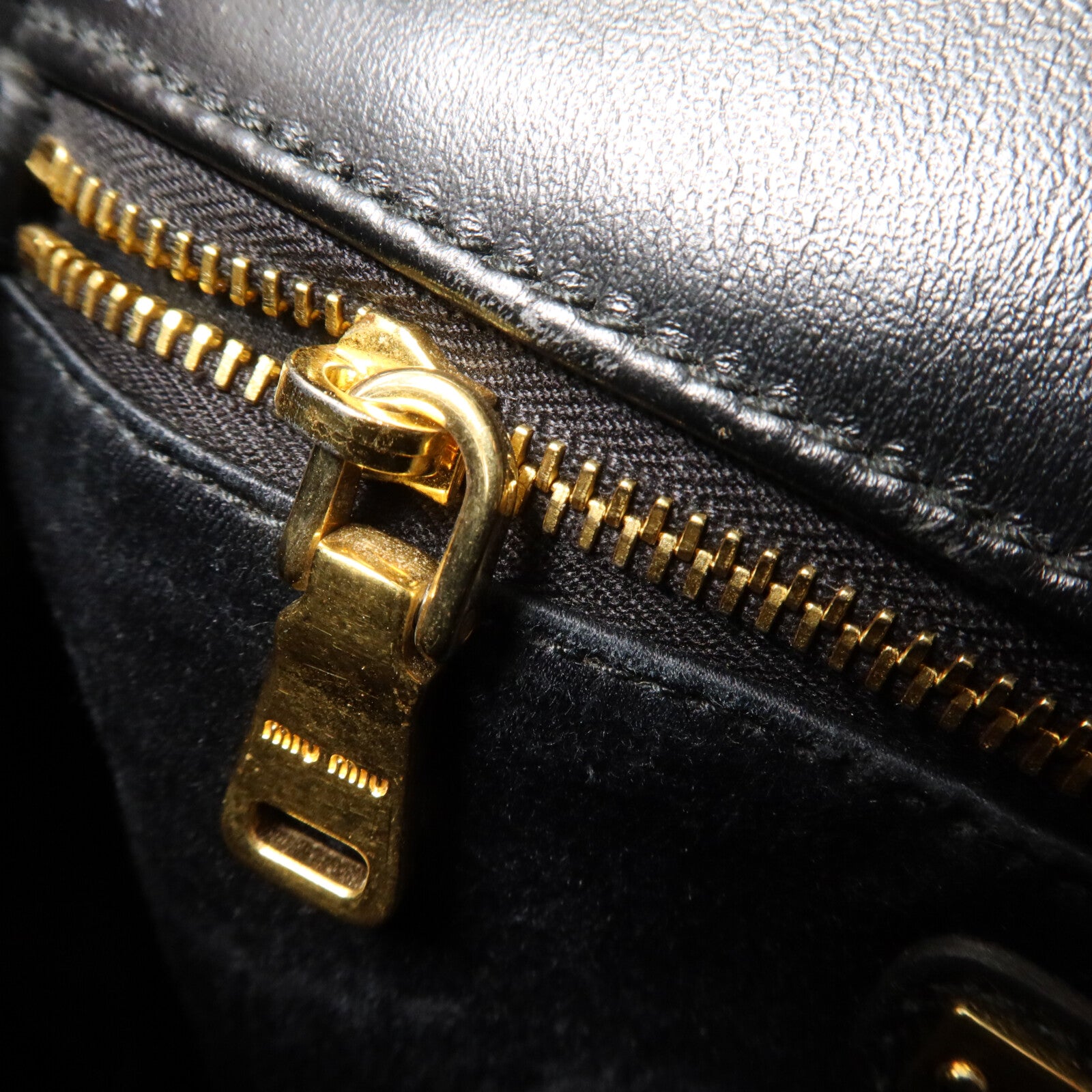 Miu Miu 牛皮皮革Shoulder Bag鏈帶肩背袋