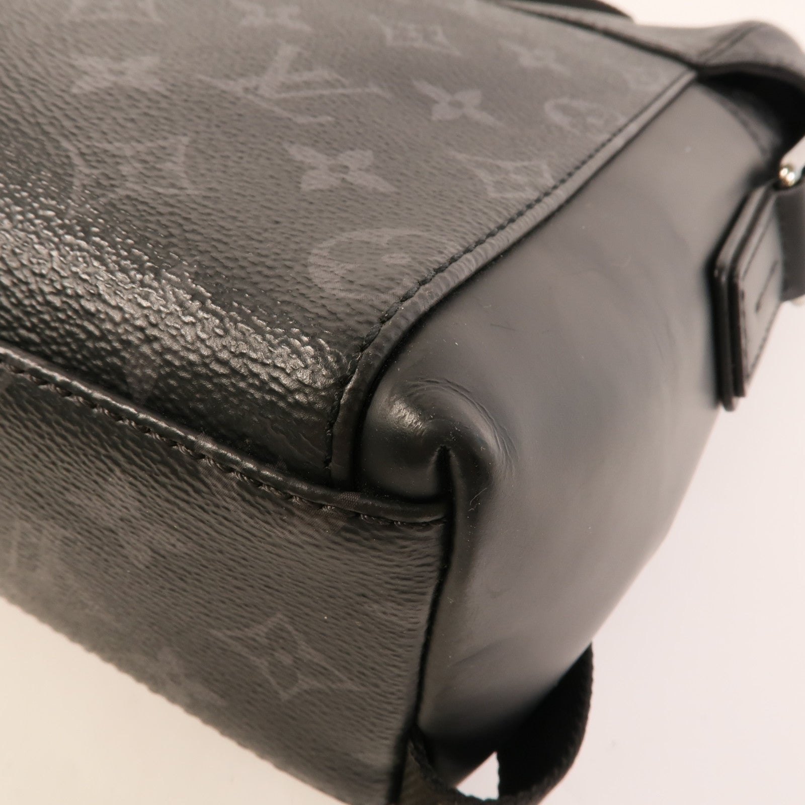 LOUIS VUITTON Monogram Eclipse Messenger PM Voyager銀扣肩背袋