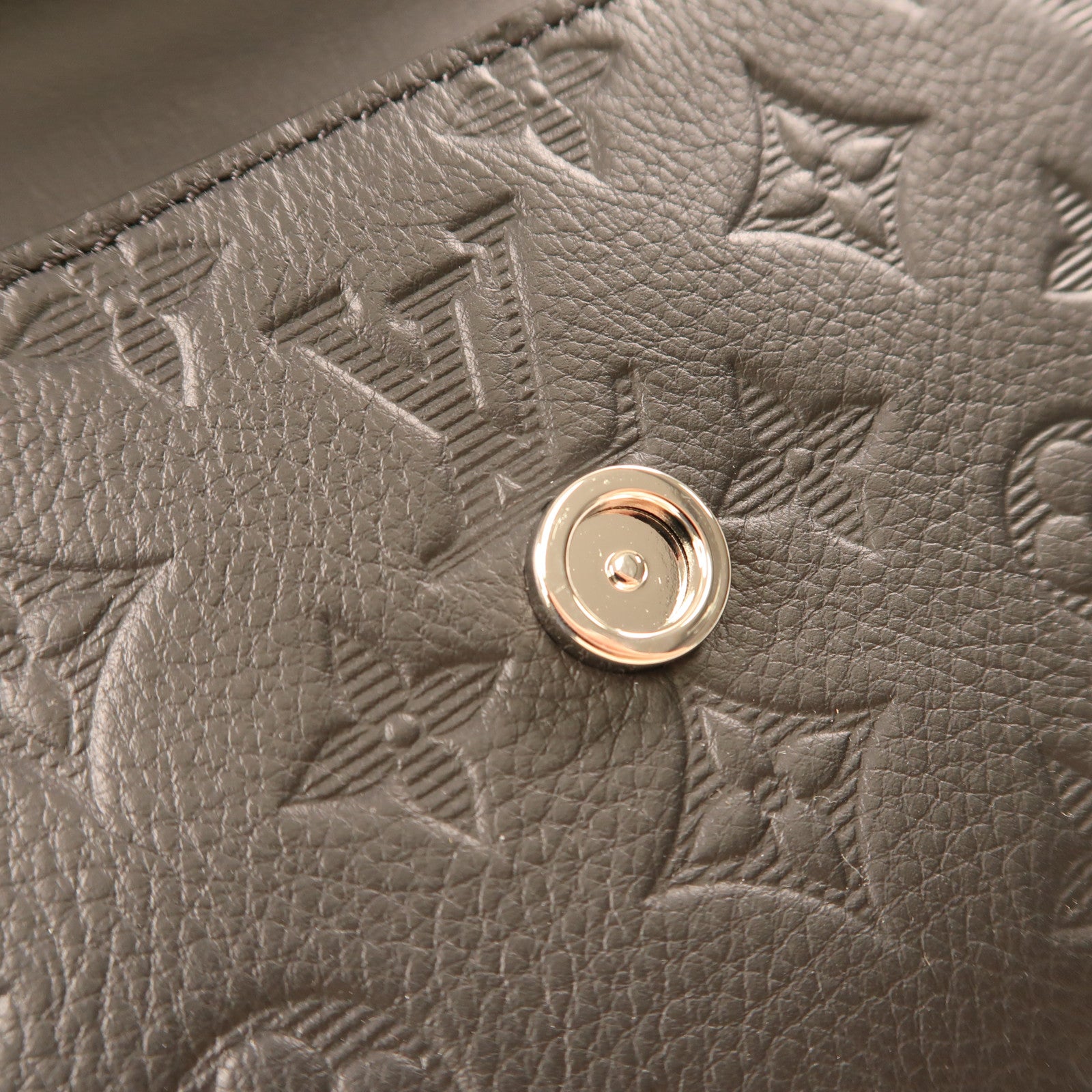 LOUIS VUITTON Monogram Shadow Pulse Wearable Wallet肩背袋黑色