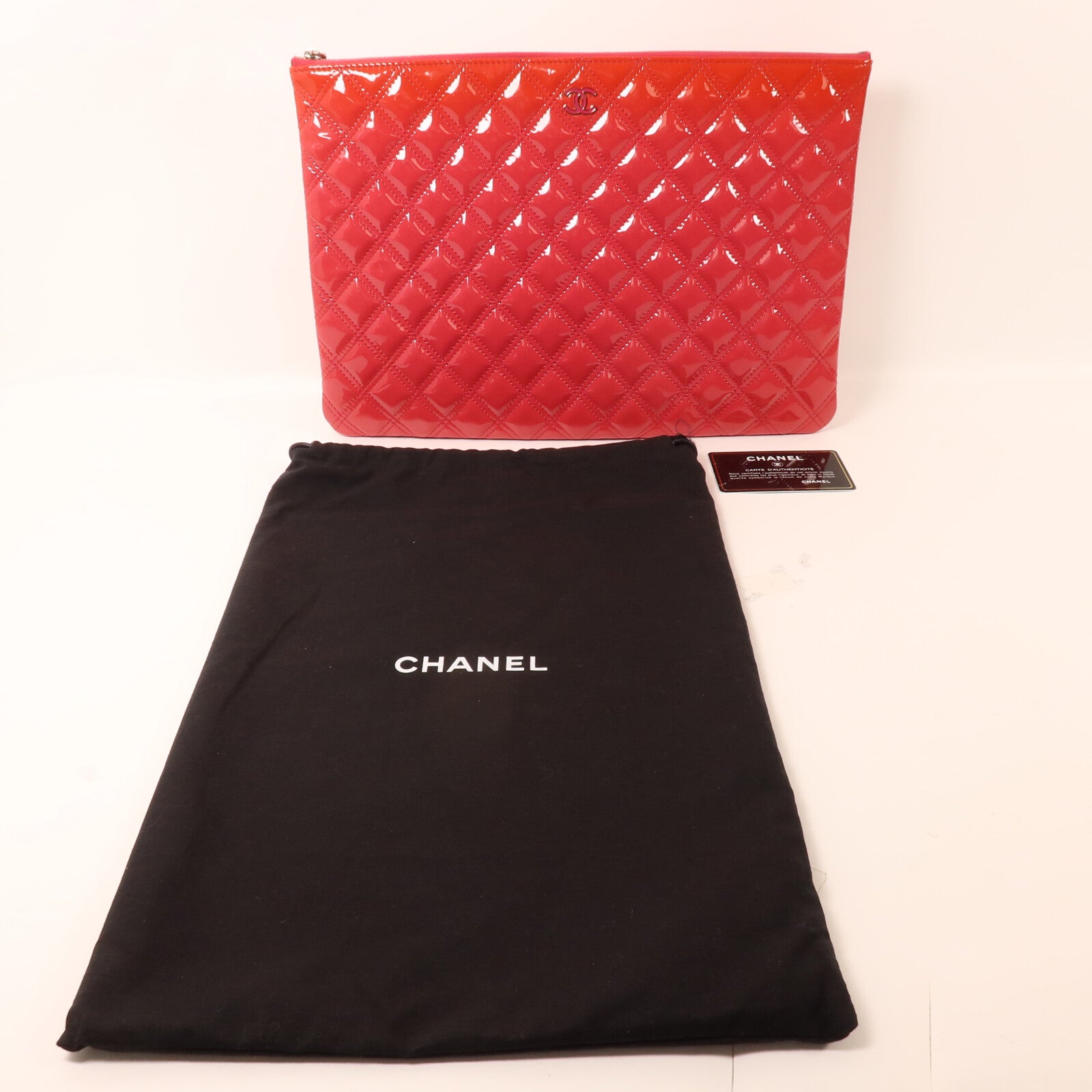 CHANEL 漆皮皮革Matelasse O-Case Clutch手拿包