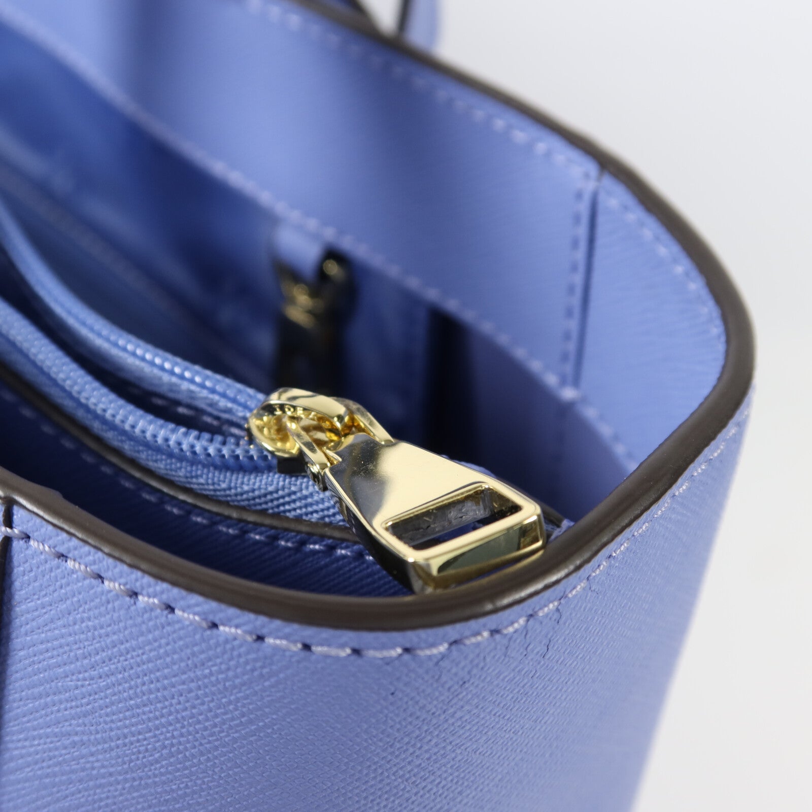 Tory Burch Saffiano皮革Emerson金扣手挽袋