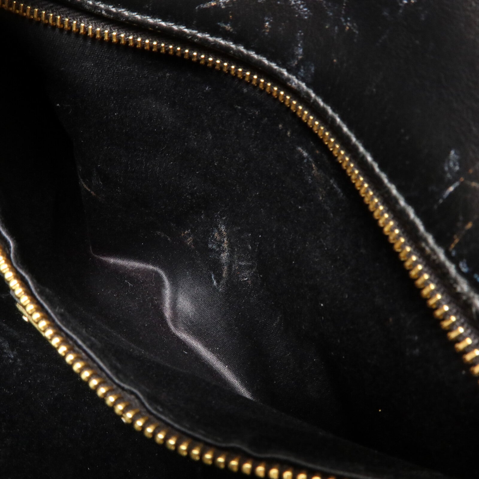 Miu Miu 牛皮皮革Shoulder Bag鏈帶肩背袋