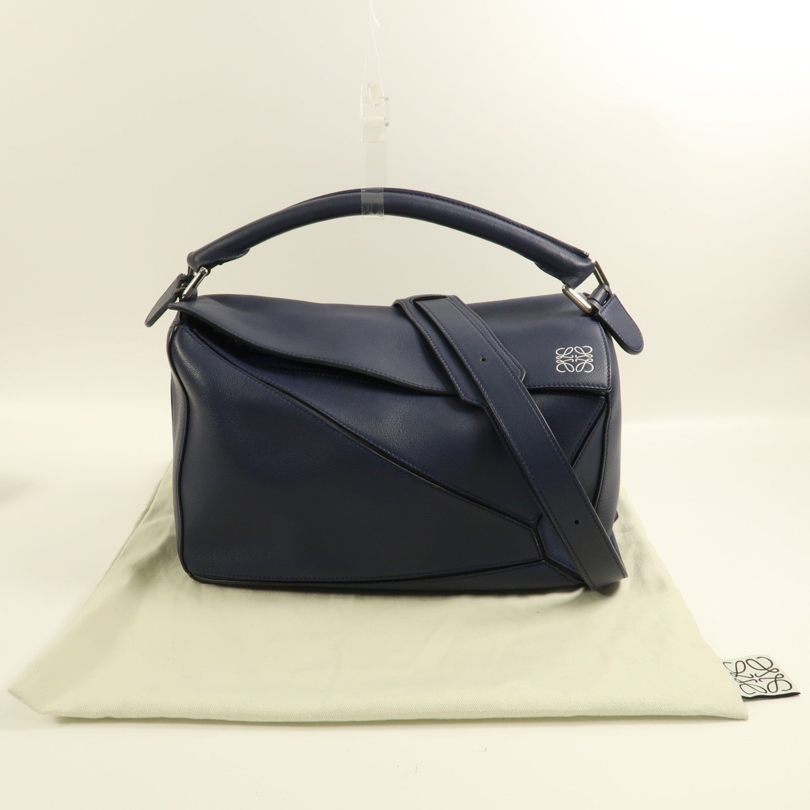 LOEWE 牛皮皮革Puzzle Bag Medium銀扣手挽肩背兩用袋藍色