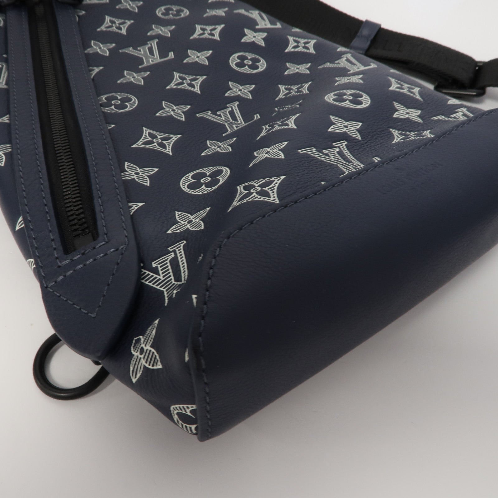 LOUIS VUITTON Monogram Duo Slingbag肩背袋深藍色