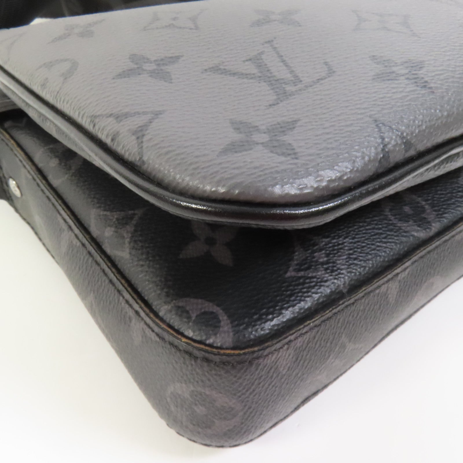 LOUIS VUITTON Monogram Eclipse Reverse Trio Messenger銀扣肩背袋灰色