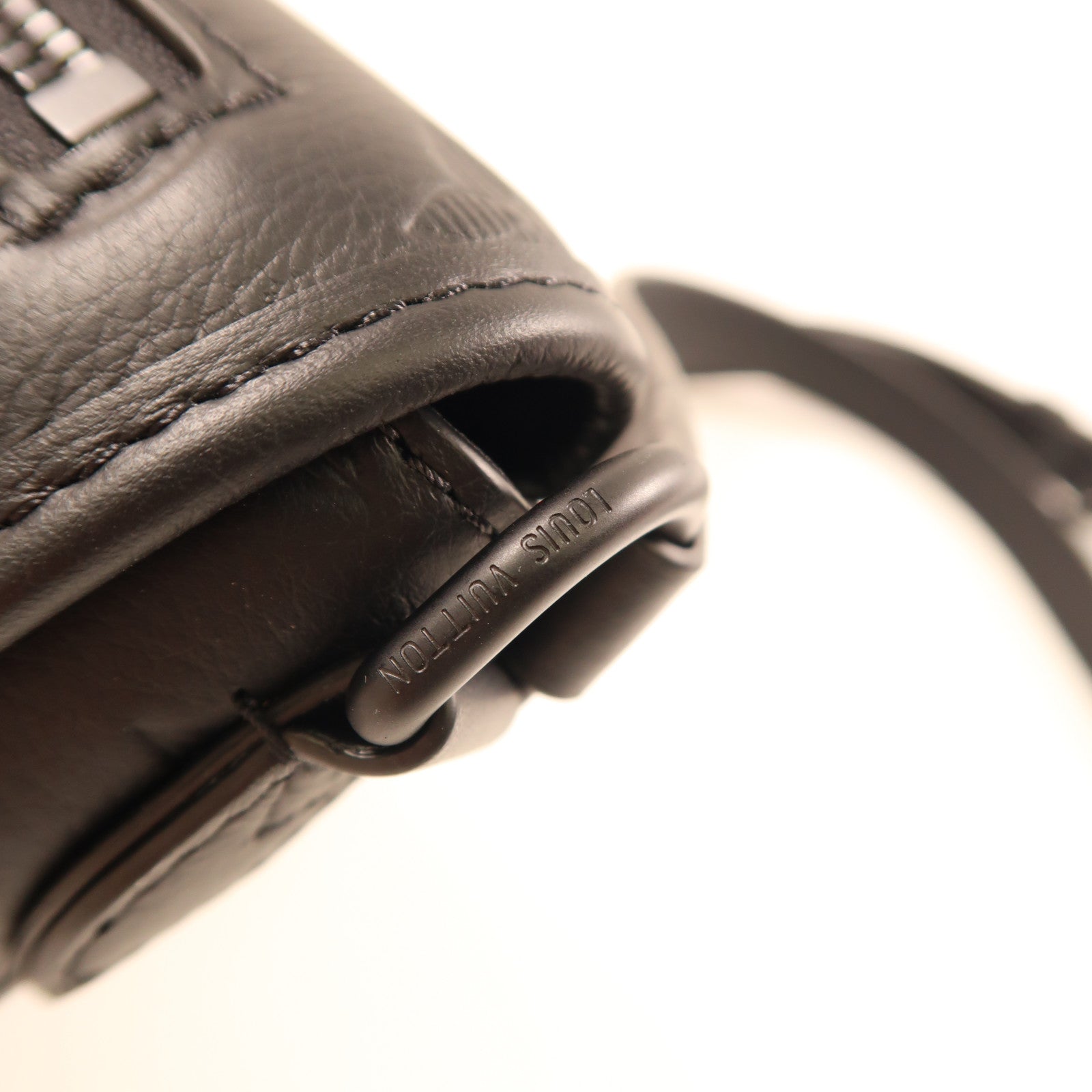 LOUIS VUITTON Monogram Shadow Pulse Wearable Wallet肩背袋黑色