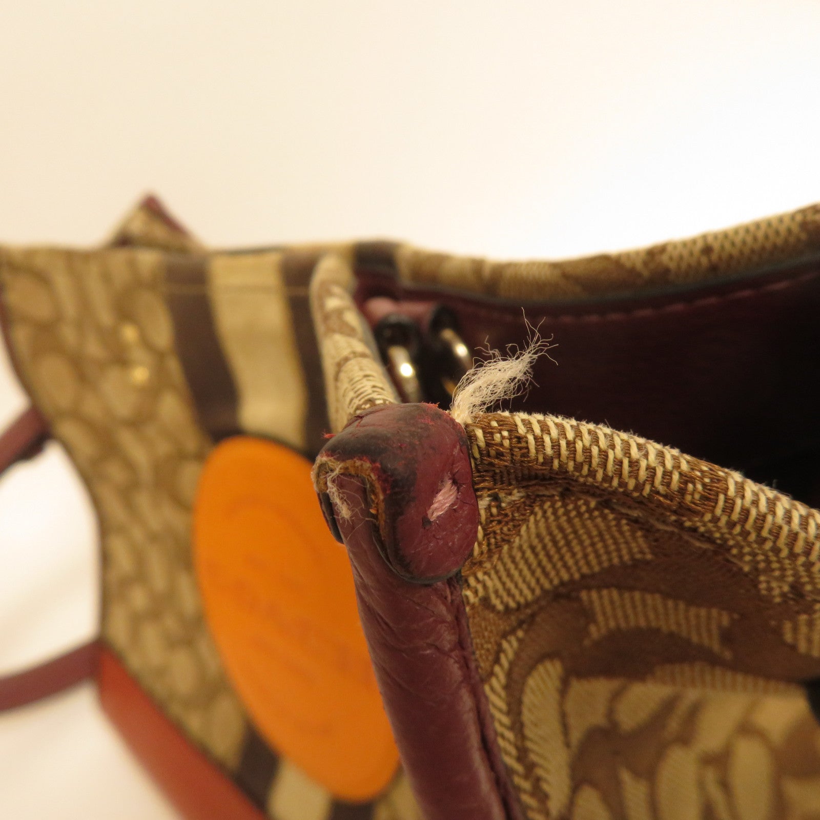COACH 帆布Shoulder Bag金扣肩背袋啡色/紅色