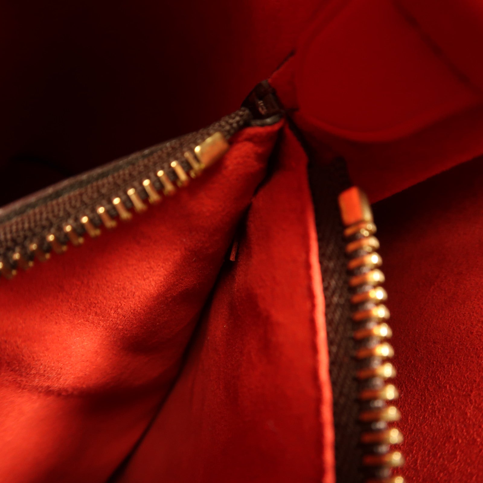 LOUIS VUITTON Monogram Neo Noe Bucket Bag金扣肩背袋Coquelicot