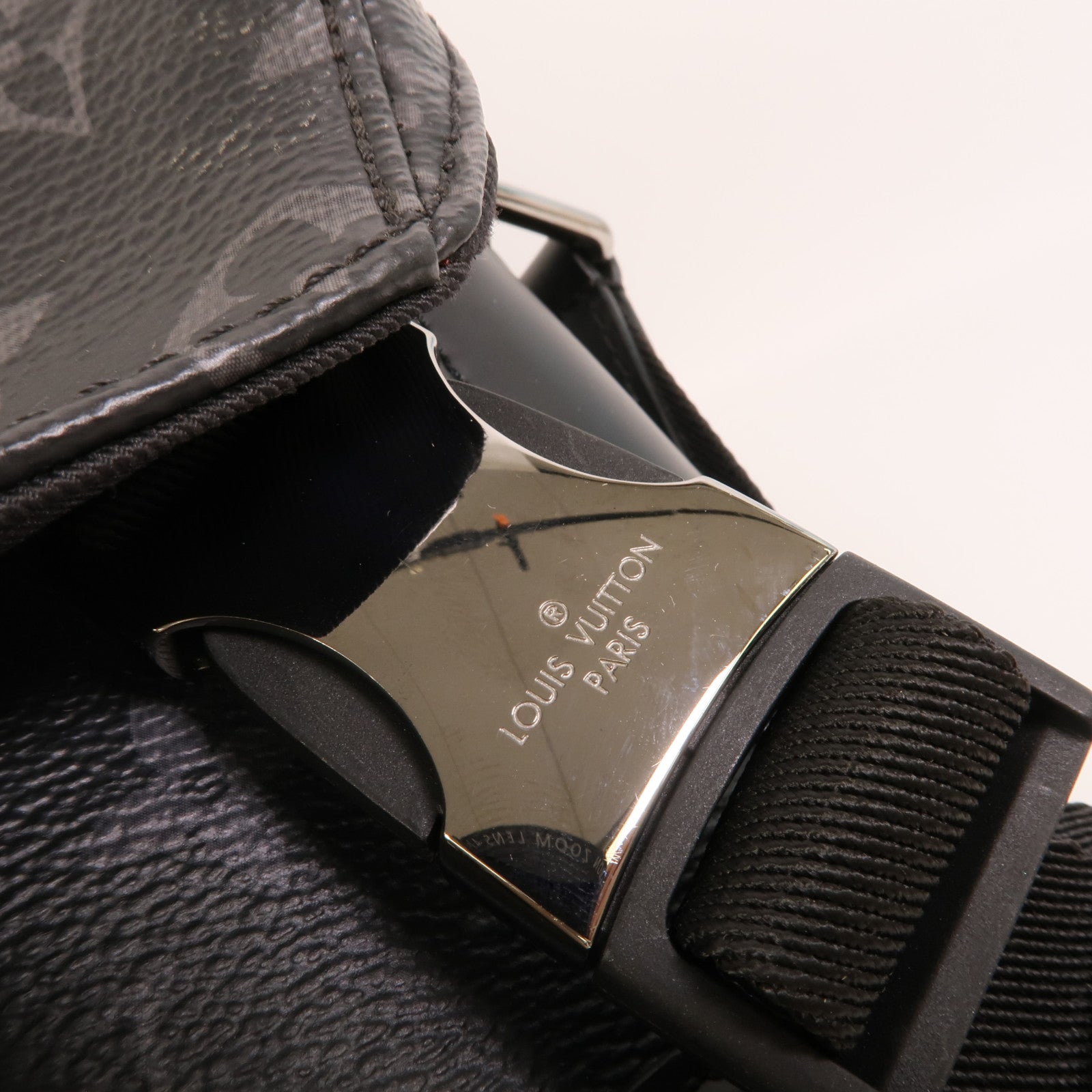 LOUIS VUITTON Monogram Eclipse Messenger PM Voyager銀扣肩背袋