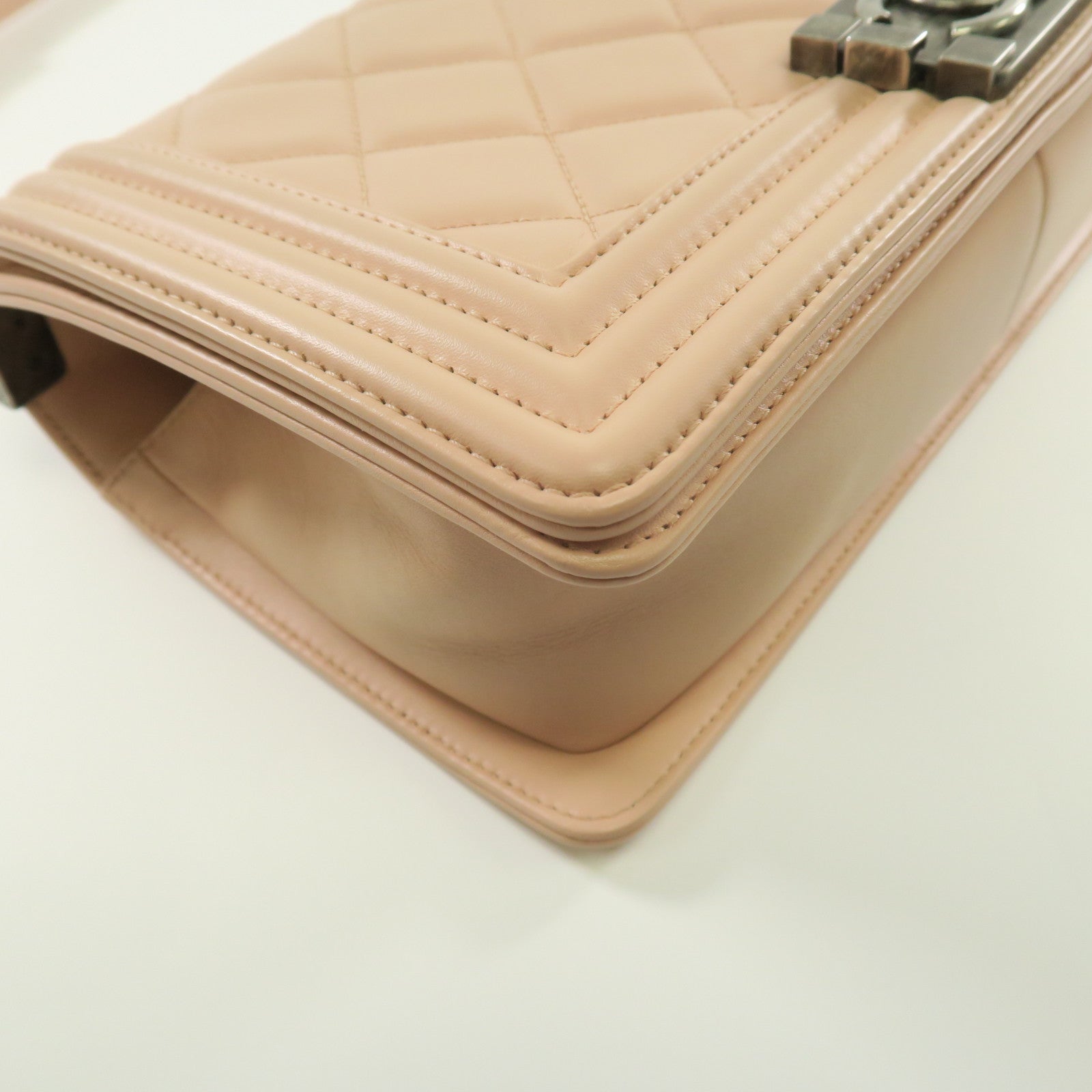 CHANEL 菱格羊皮皮革Boy 25銀扣鏈帶肩背袋粉紅色