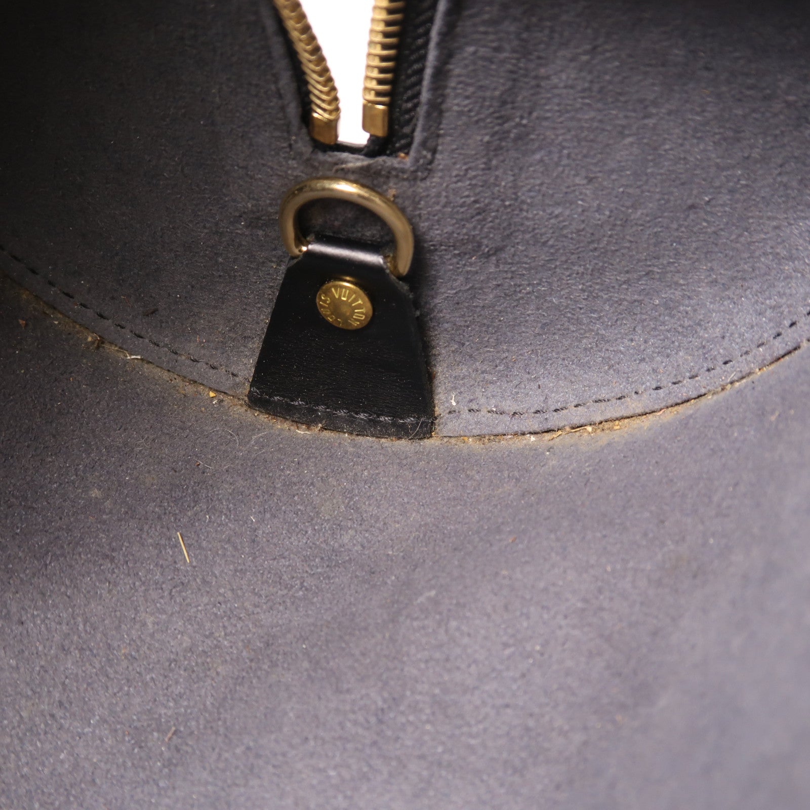 LOUIS VUITTON Epi Soufflot金扣肩背袋黑色