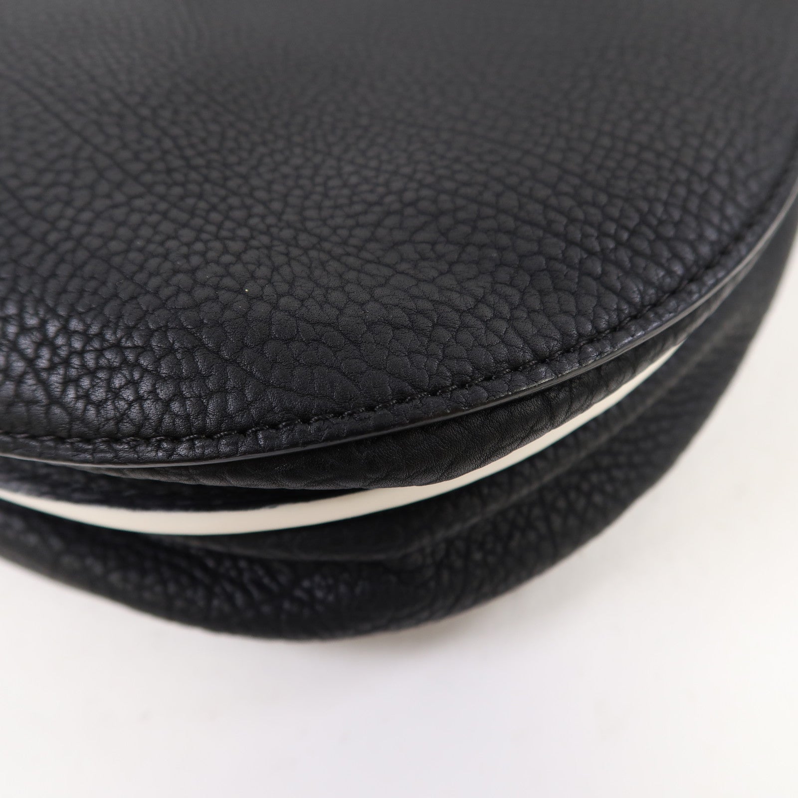 Delvaux 牛皮皮革Le Mutin MM銀扣肩背袋黑色