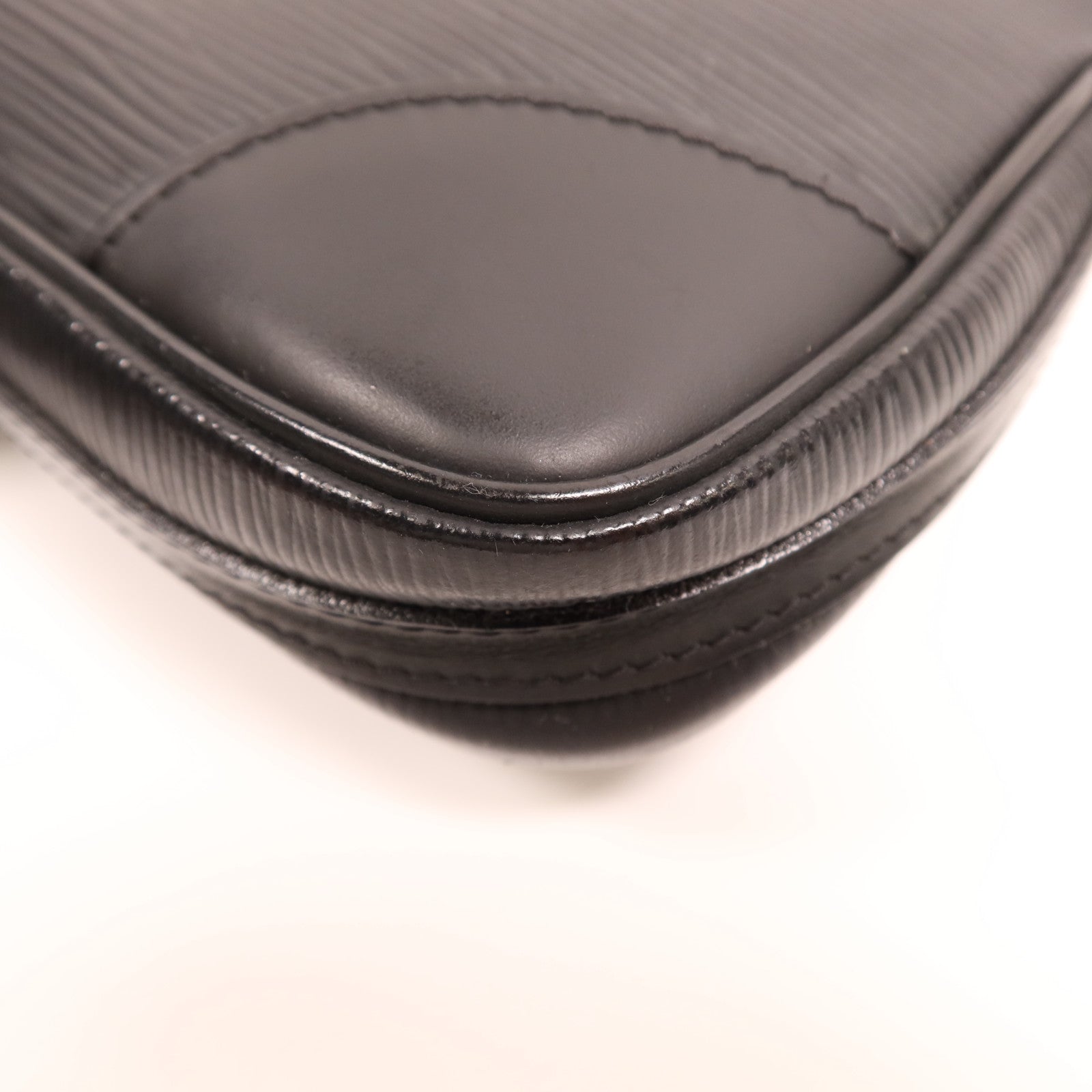 LOUIS VUITTON Epi Segur Pochette銀扣肩背袋