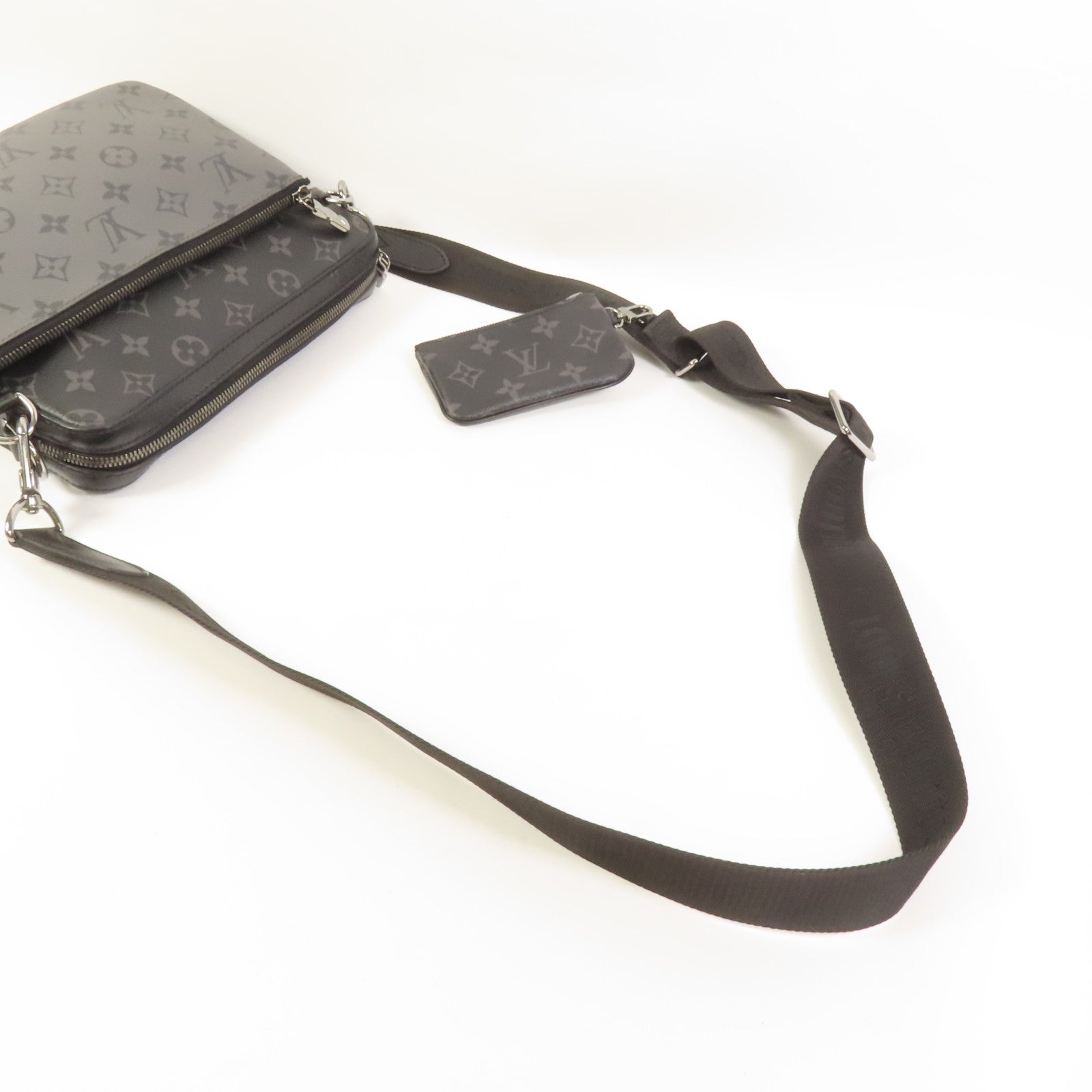 LOUIS VUITTON Monogram Eclipse Reverse Trio Messenger銀扣肩背袋灰色