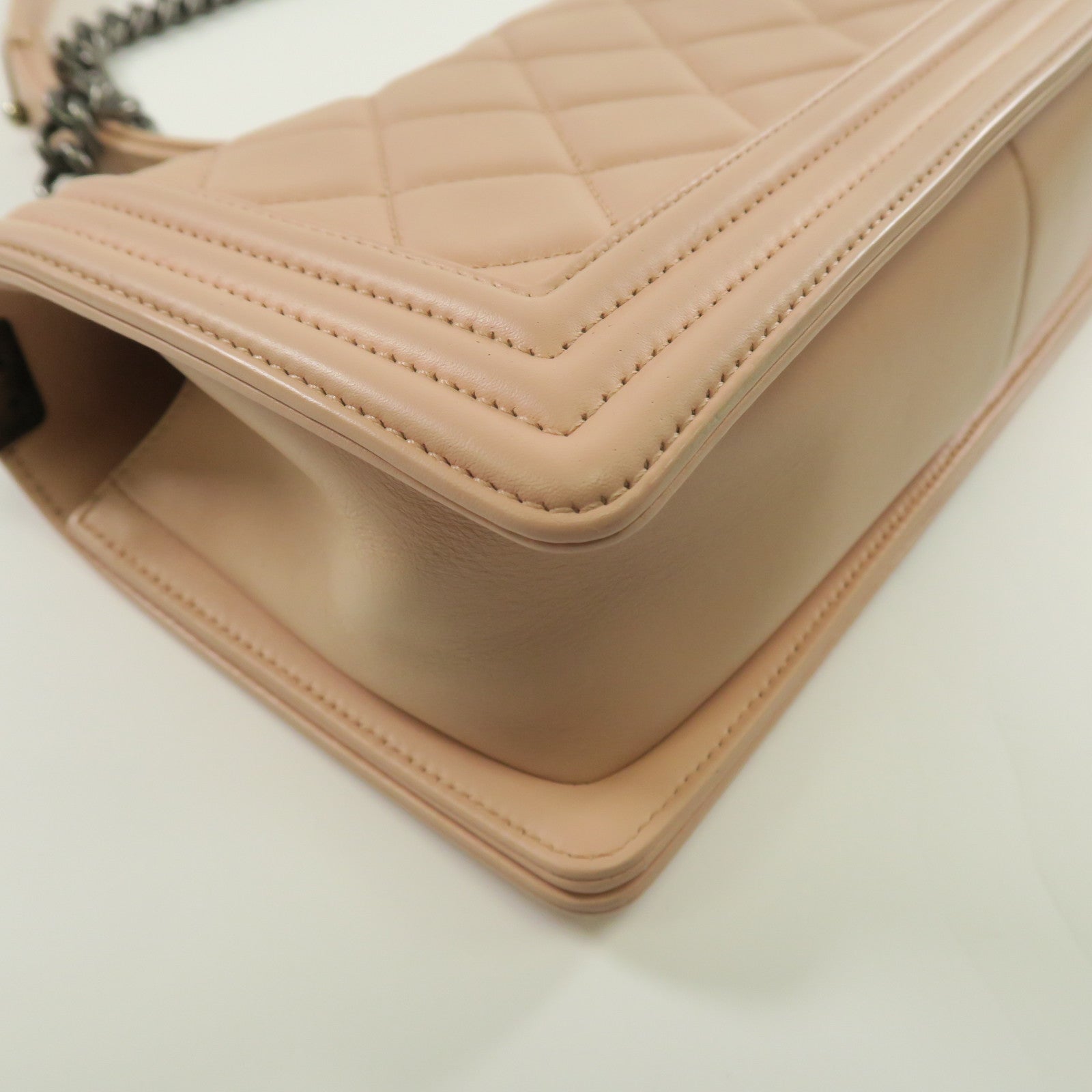 CHANEL 菱格羊皮皮革Boy 25銀扣鏈帶肩背袋粉紅色