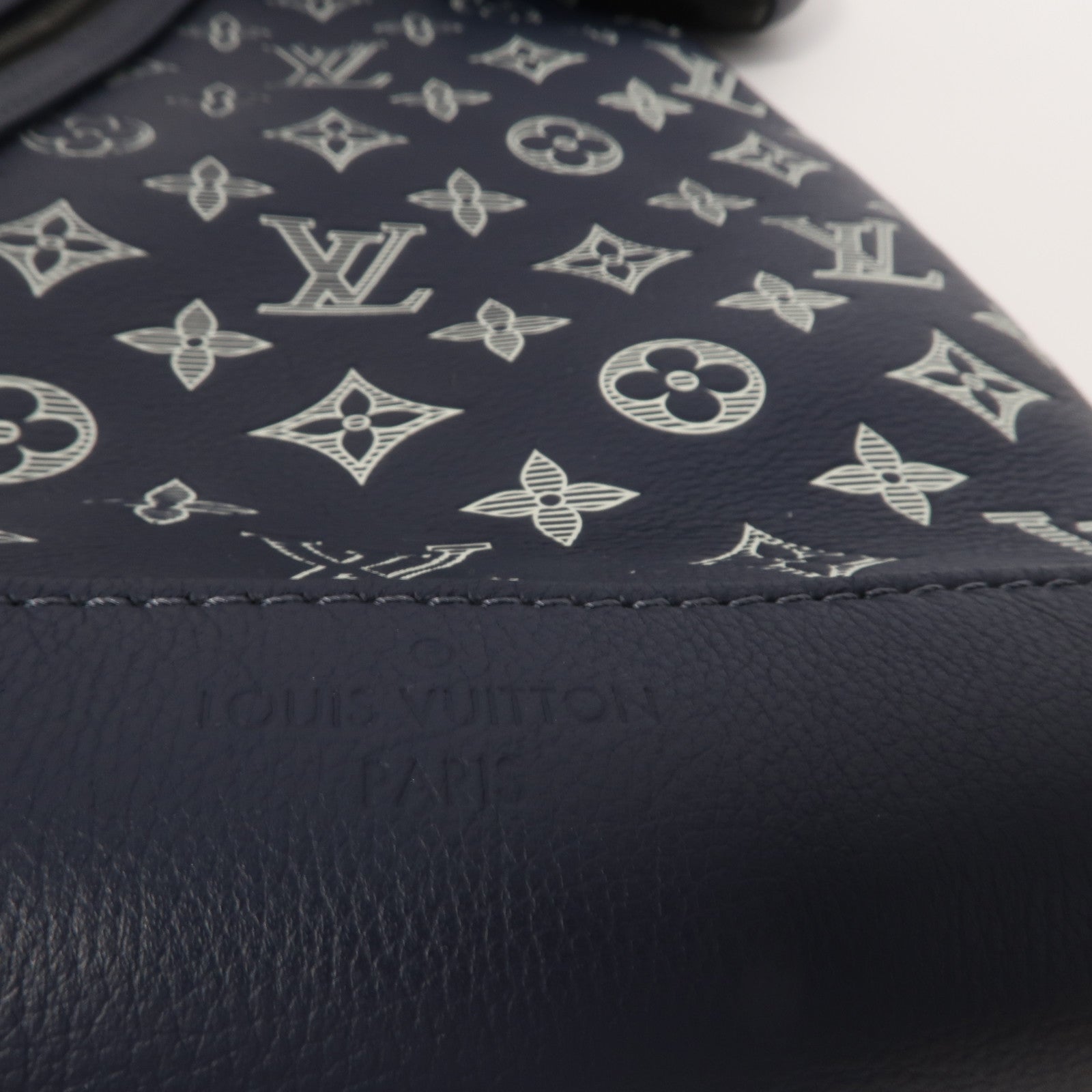 LOUIS VUITTON Monogram Duo Slingbag肩背袋深藍色