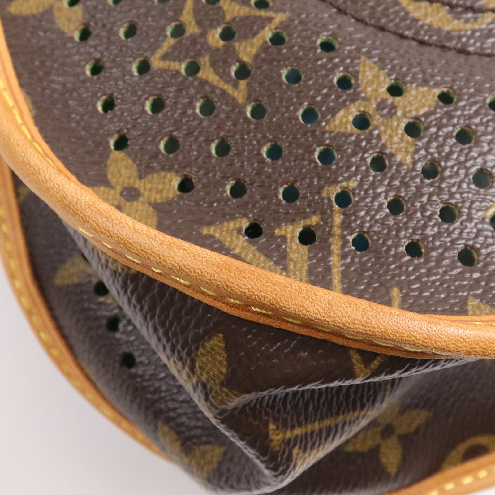 LOUIS VUITTON Monogram Perfo Musette金扣肩背袋