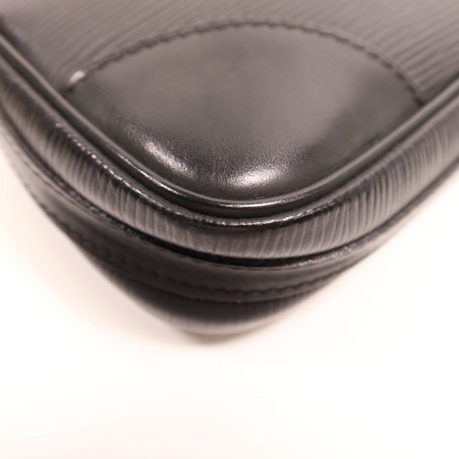 LOUIS VUITTON Epi Segur Pochette銀扣肩背袋