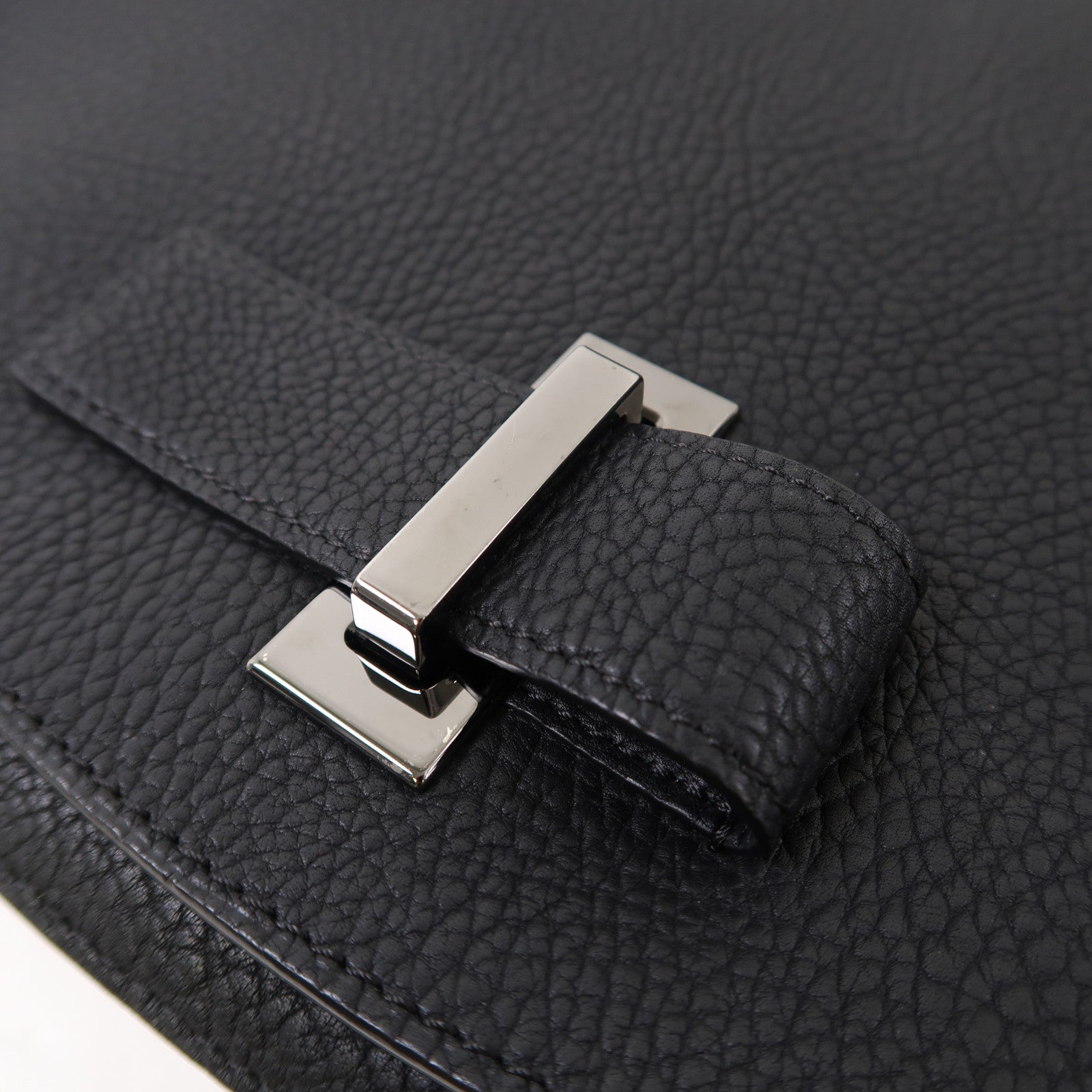 Delvaux 牛皮皮革Le Mutin MM銀扣肩背袋黑色