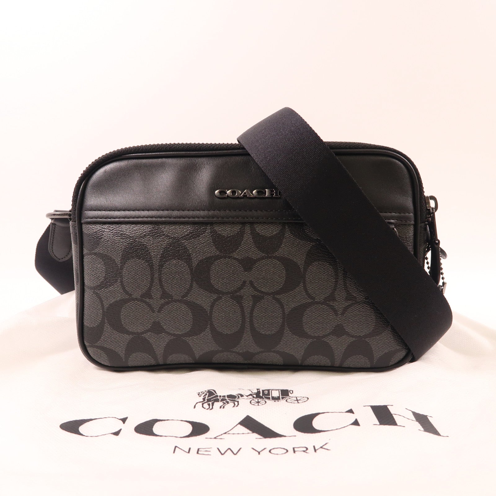 COACH 塗層帆布/皮革Graham Crossbody Bag肩背袋黑色