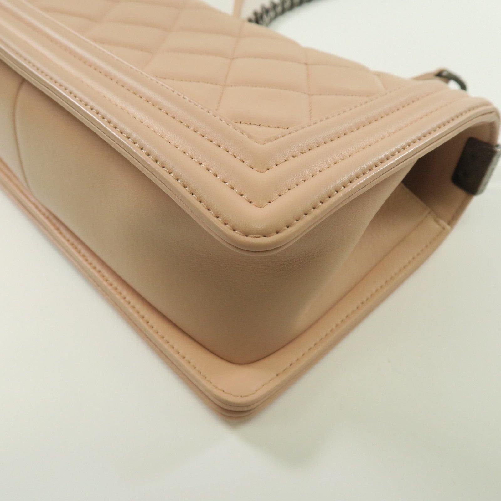 CHANEL 菱格羊皮皮革Boy 25銀扣鏈帶肩背袋粉紅色