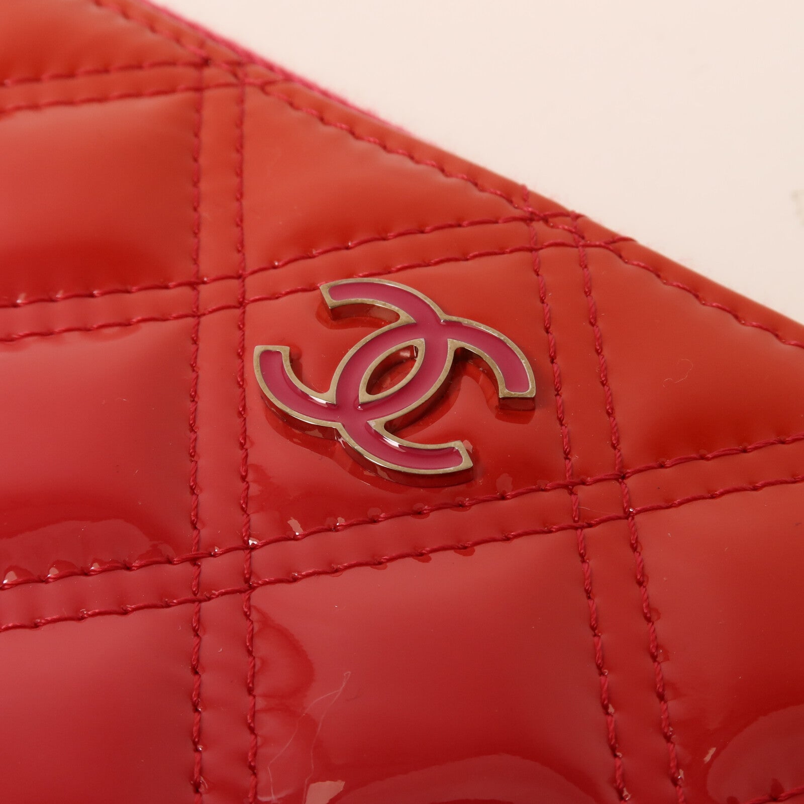 CHANEL 漆皮皮革Matelasse O-Case Clutch手拿包