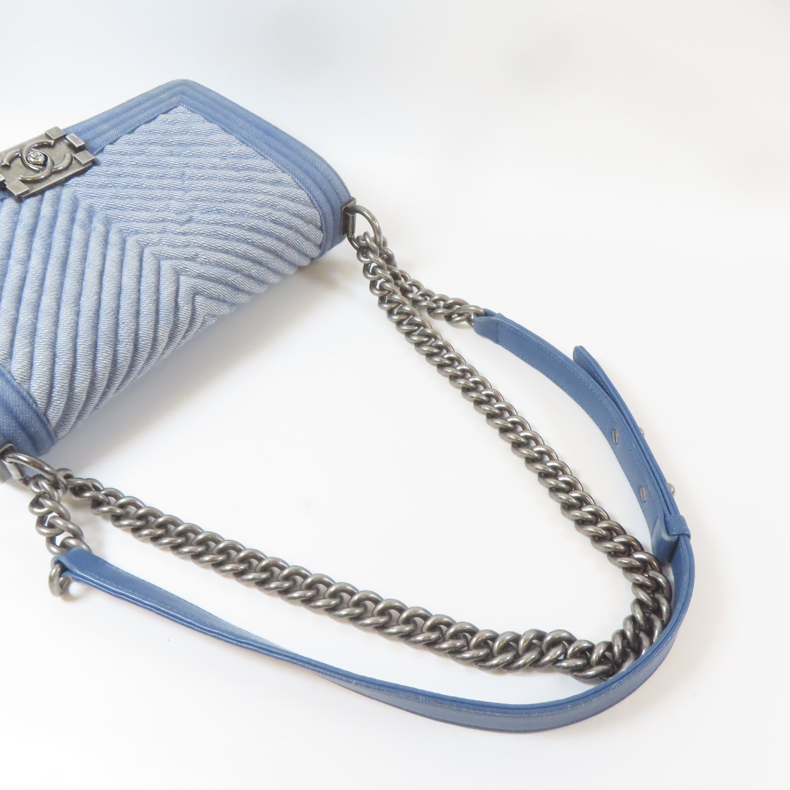 CHANEL 【激減優惠】斜紋牛仔布Boy 25銀扣肩背袋藍色