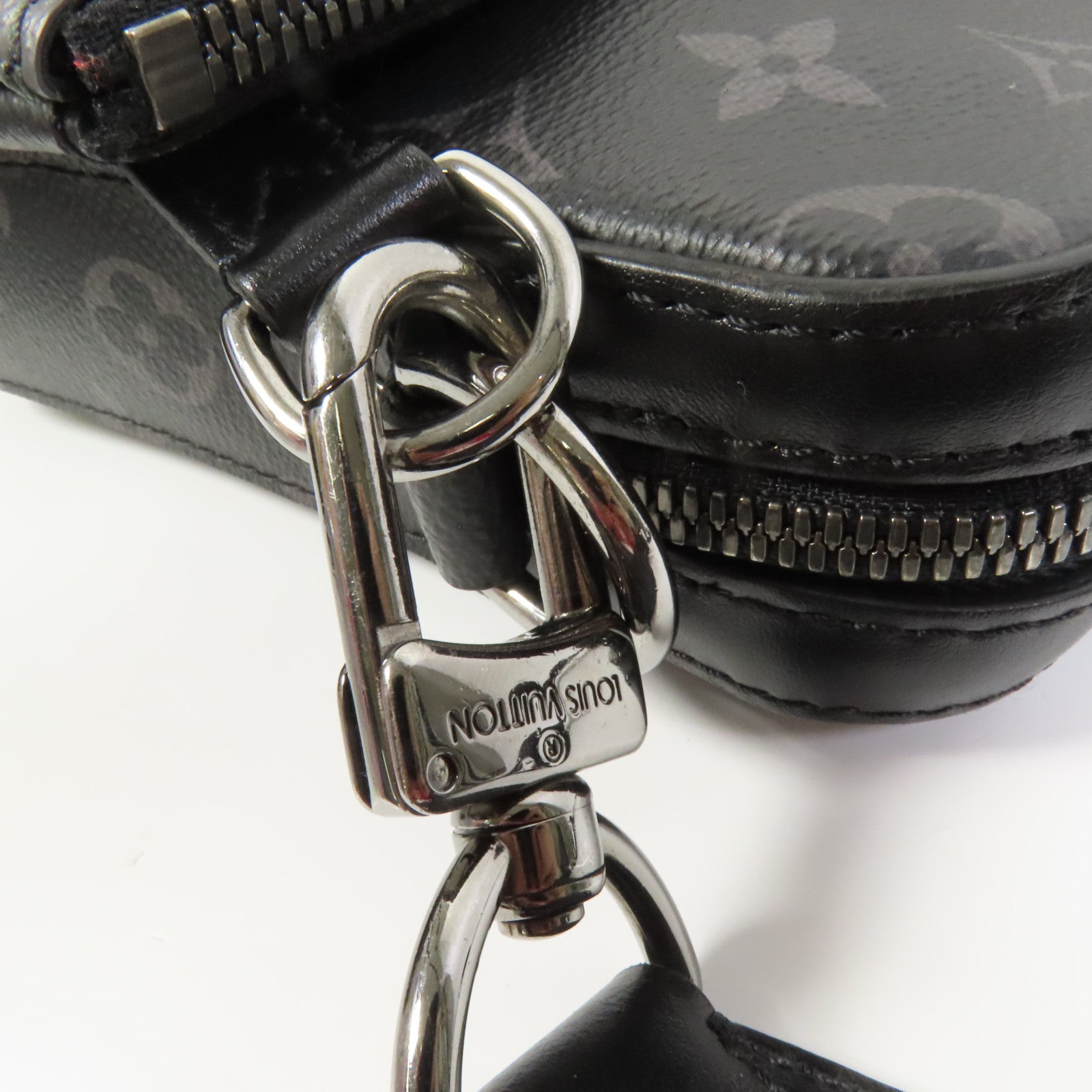 LOUIS VUITTON Monogram Eclipse Reverse Trio Messenger銀扣肩背袋灰色