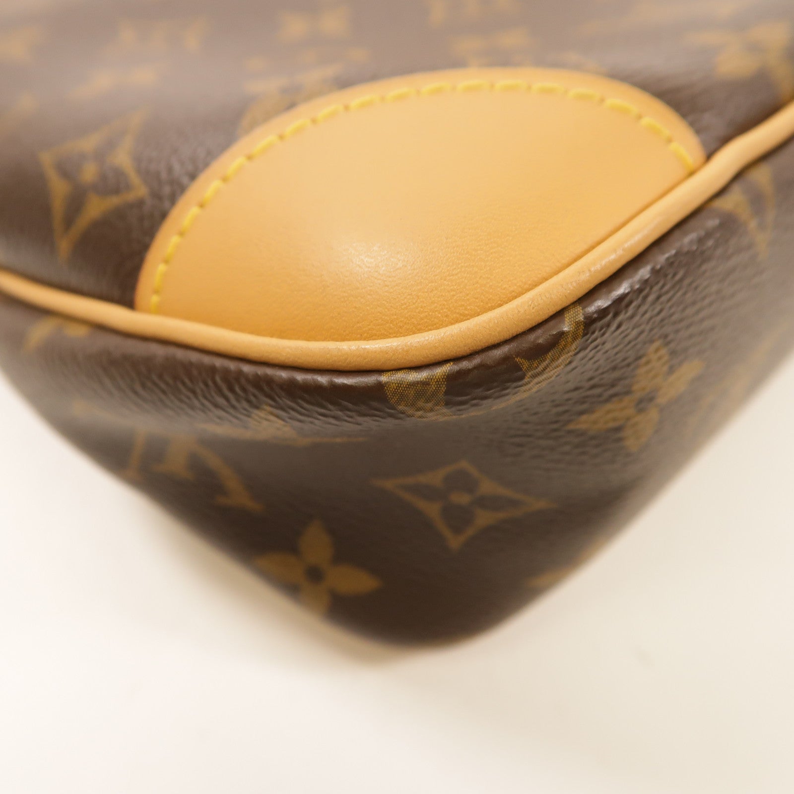 LOUIS VUITTON Monogram Odeon金扣肩背袋