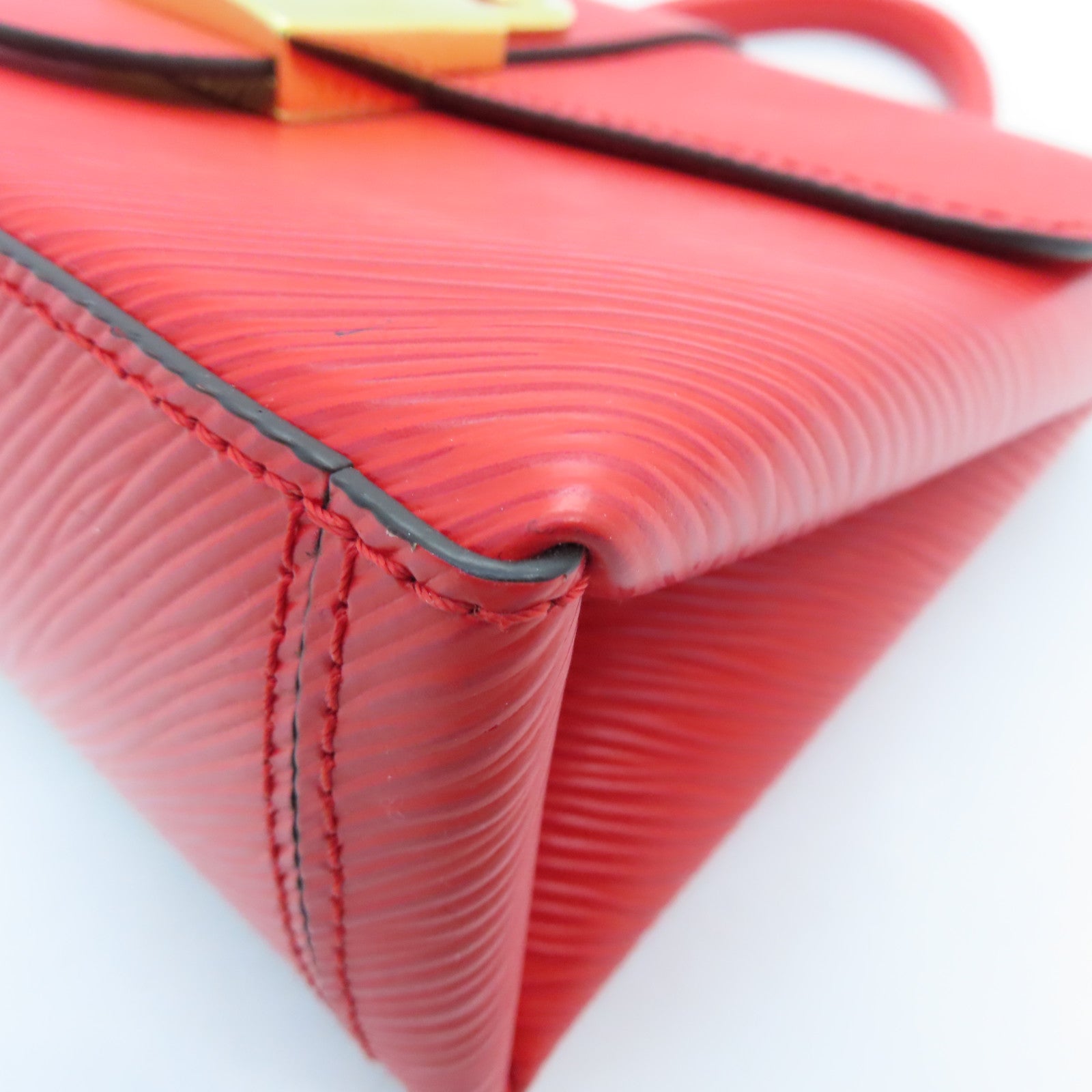 LOUIS VUITTON Epi Locky BB gold buckle shoulder shoulder bag red