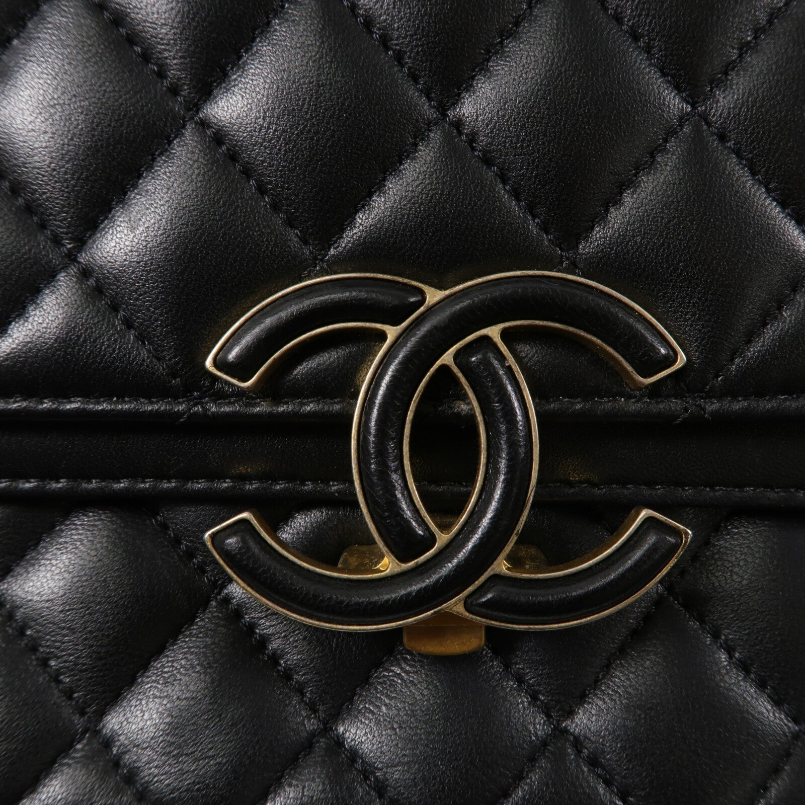 CHANEL 羊皮皮革CC Logo Flap鏈帶肩背袋