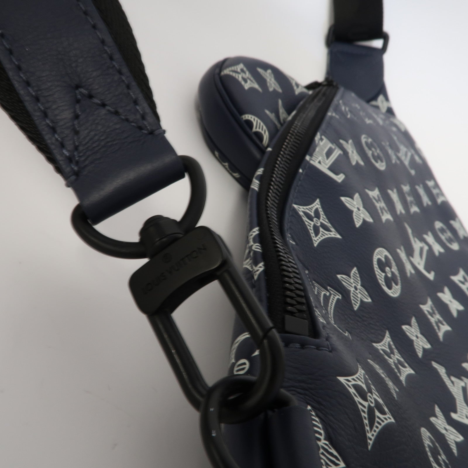 LOUIS VUITTON Monogram Duo Slingbag肩背袋深藍色