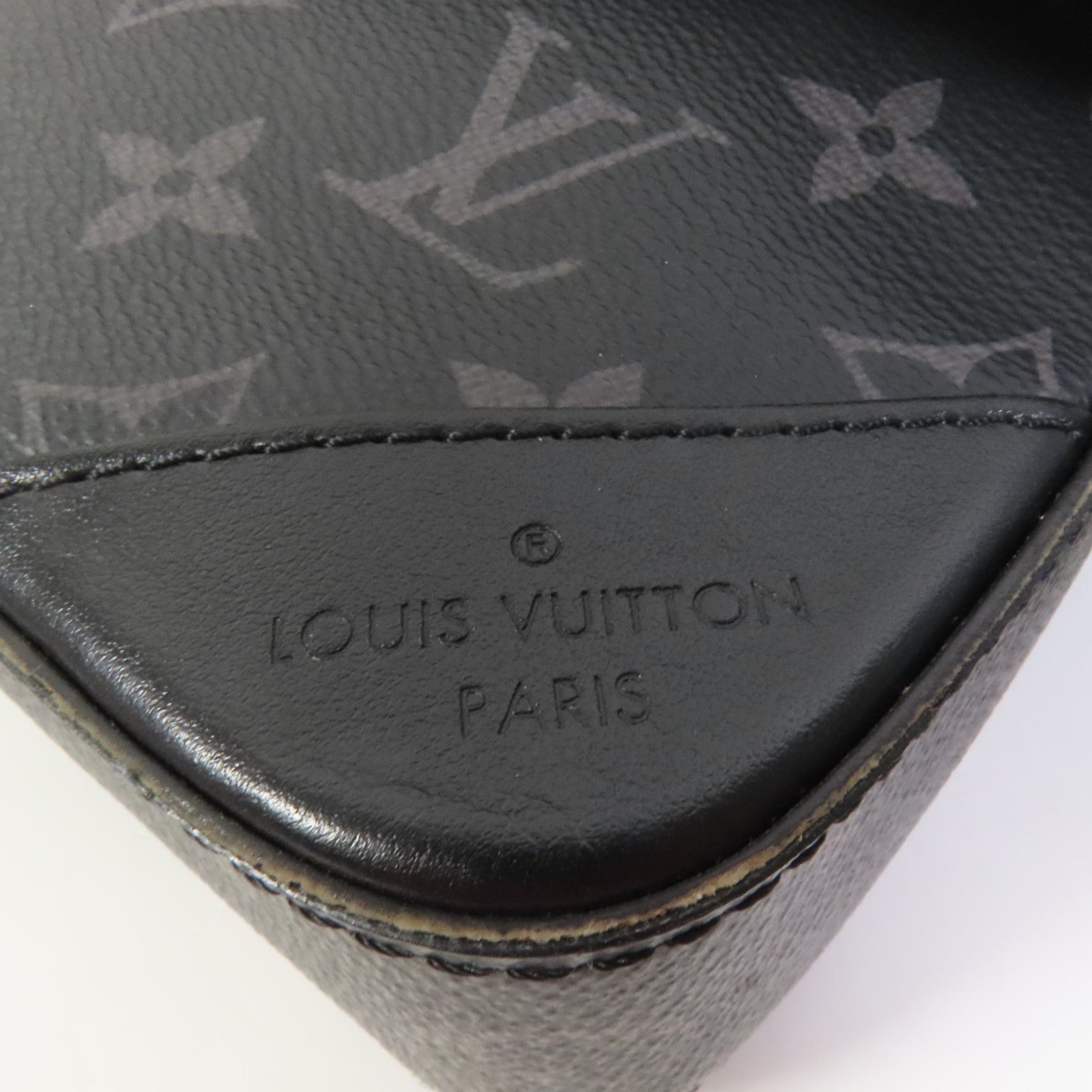 LOUIS VUITTON Monogram Eclipse Reverse Trio Messenger銀扣肩背袋灰色