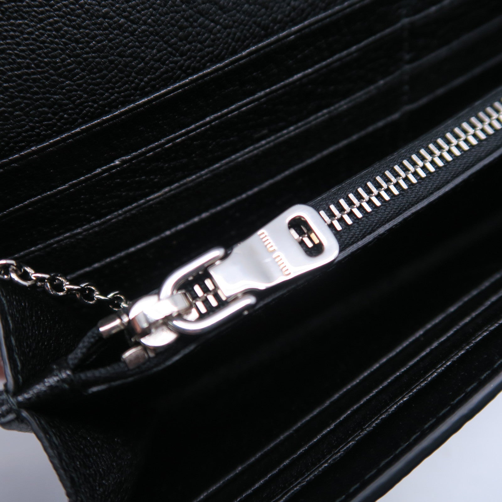 Miu Miu 牛皮皮革Long Wallet銀扣長錢包黑色