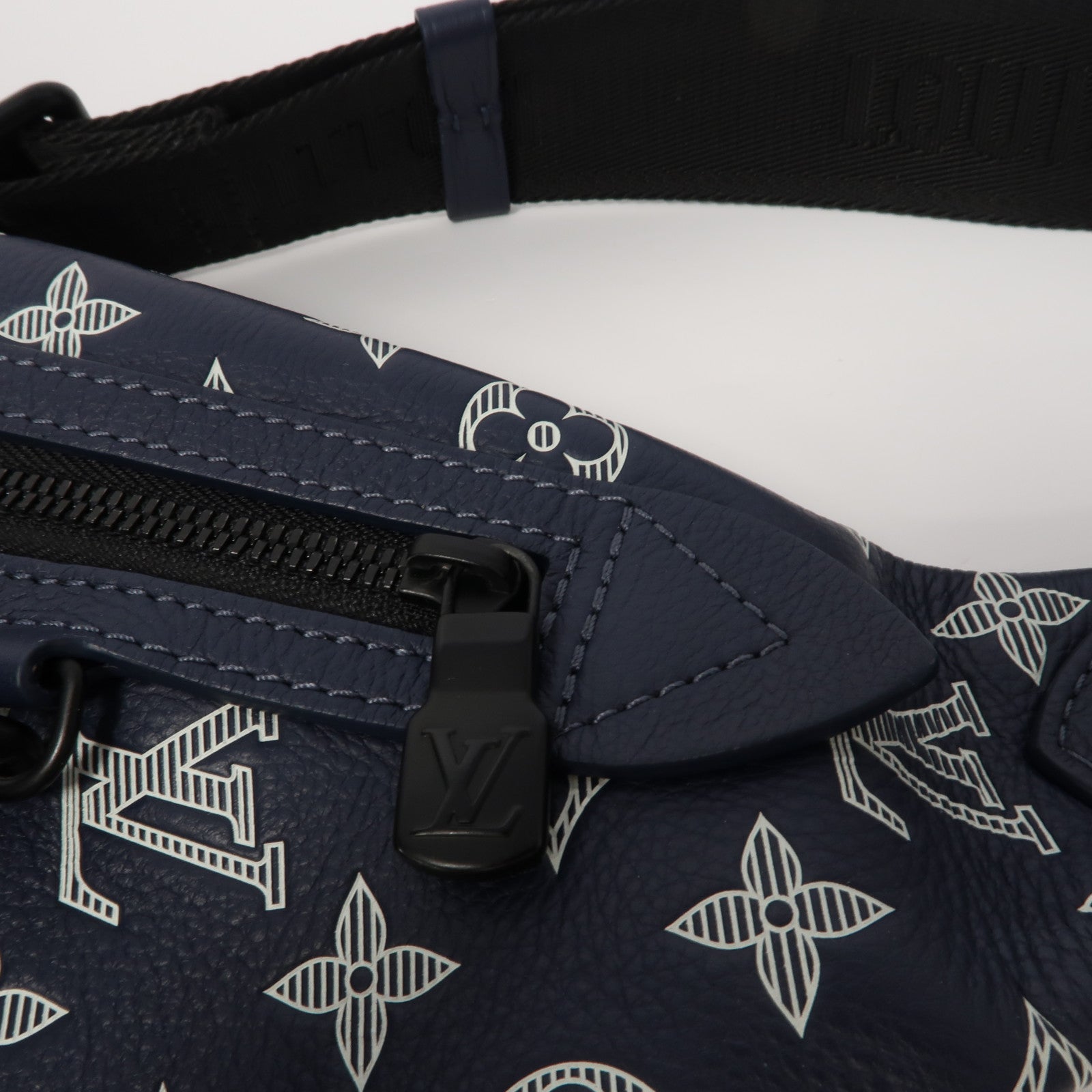 LOUIS VUITTON Monogram Duo Slingbag肩背袋深藍色