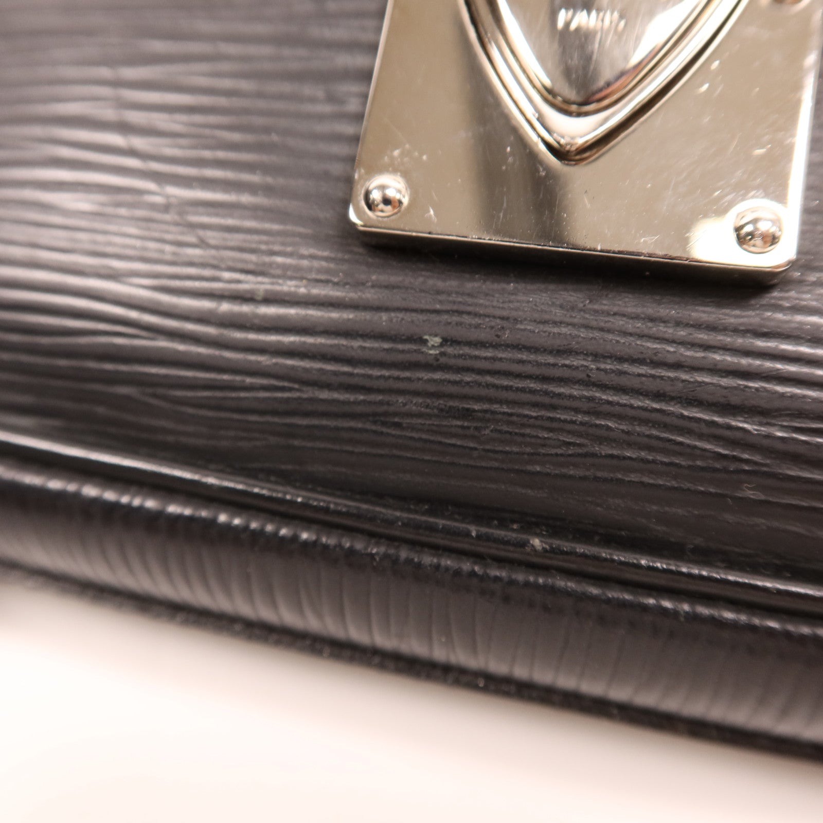 LOUIS VUITTON Epi Segur Pochette銀扣肩背袋