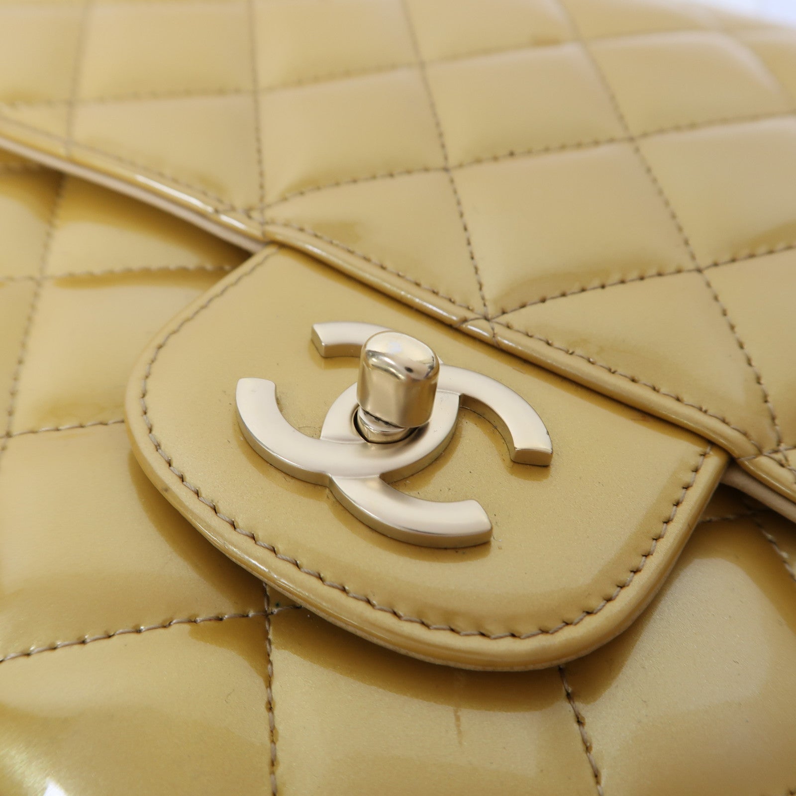 CHANEL 【激減優惠】菱格漆皮皮革Jumbo Classic Bag金扣鏈帶肩背袋黃色