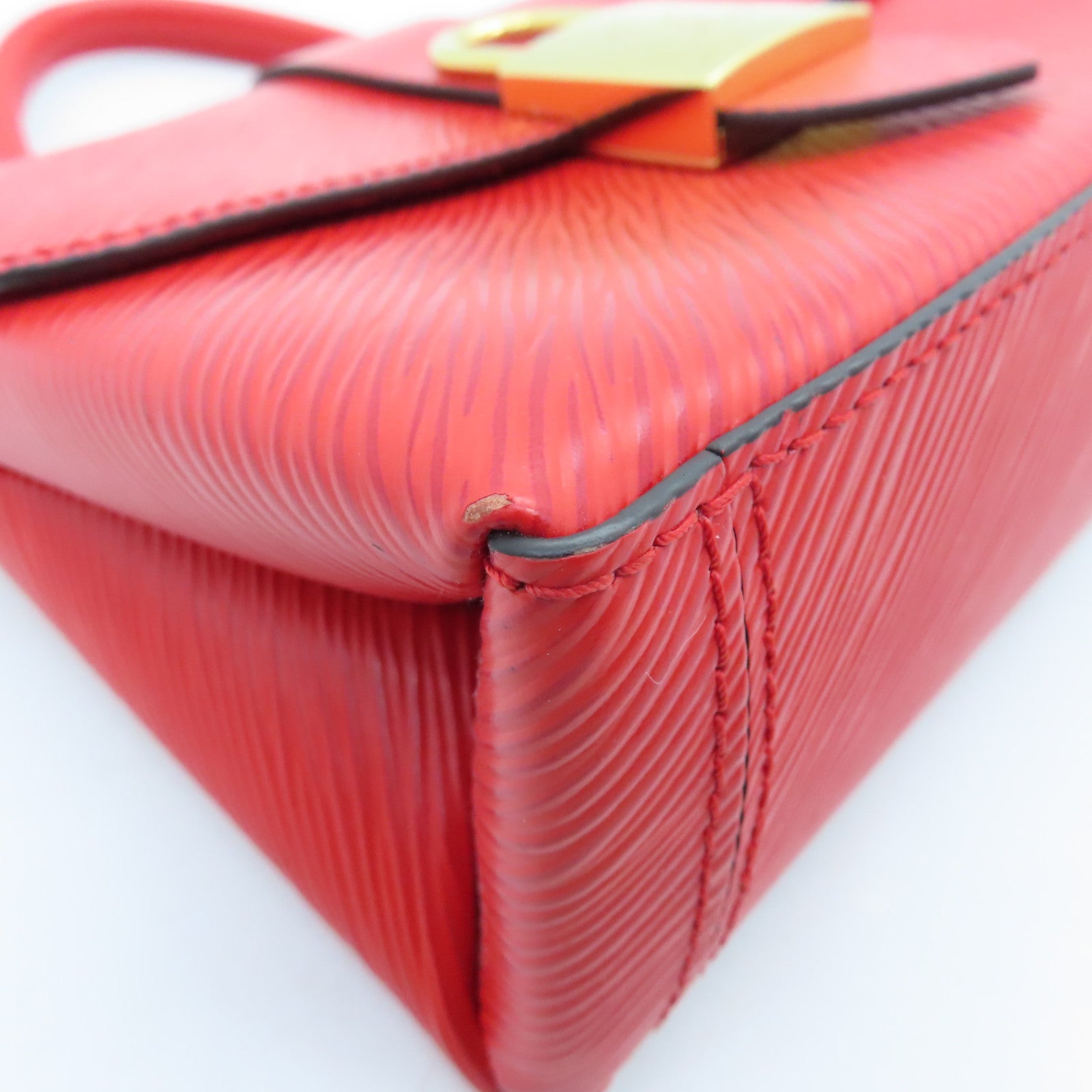 LOUIS VUITTON Epi Locky BB gold buckle shoulder shoulder bag red
