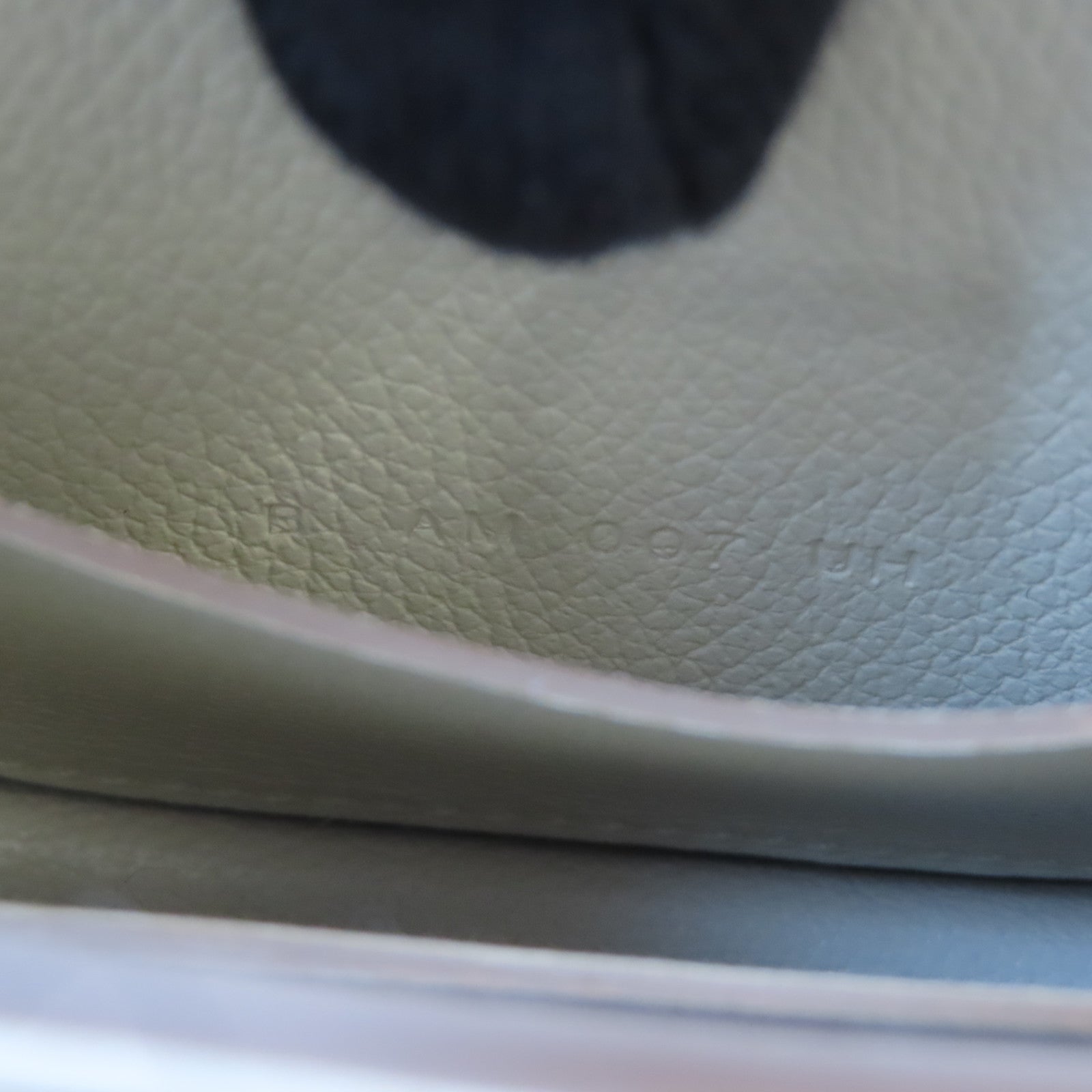 HERMES Chevre皮革Roulis Slim金扣錢包Nata白色