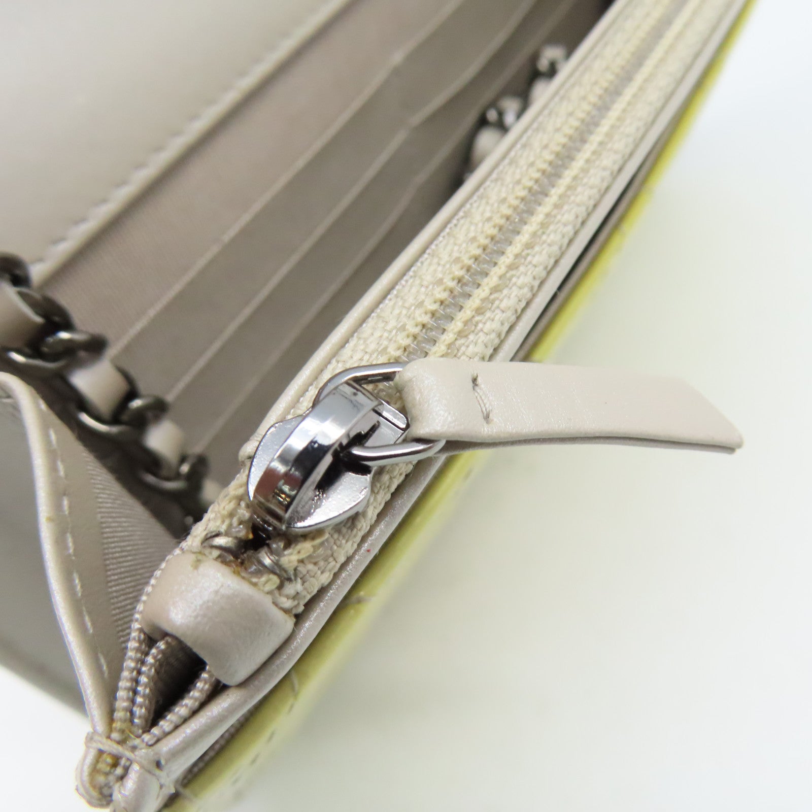 CHANEL 【激減優惠】菱格漆皮皮革WOC Wallet On Chain Shoulder Bag銀扣鏈帶肩背袋杏色