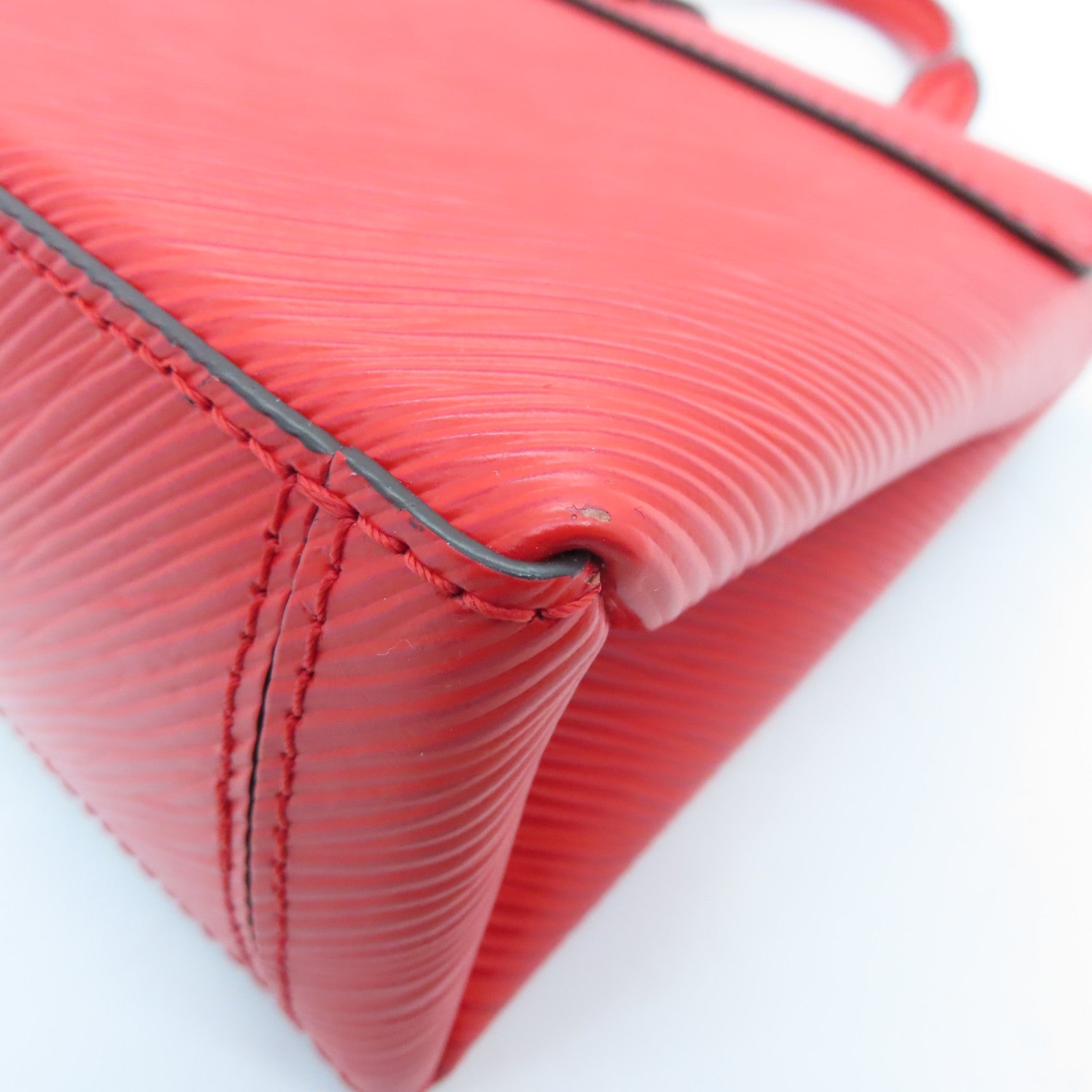 LOUIS VUITTON Epi Locky BB gold buckle shoulder shoulder bag red