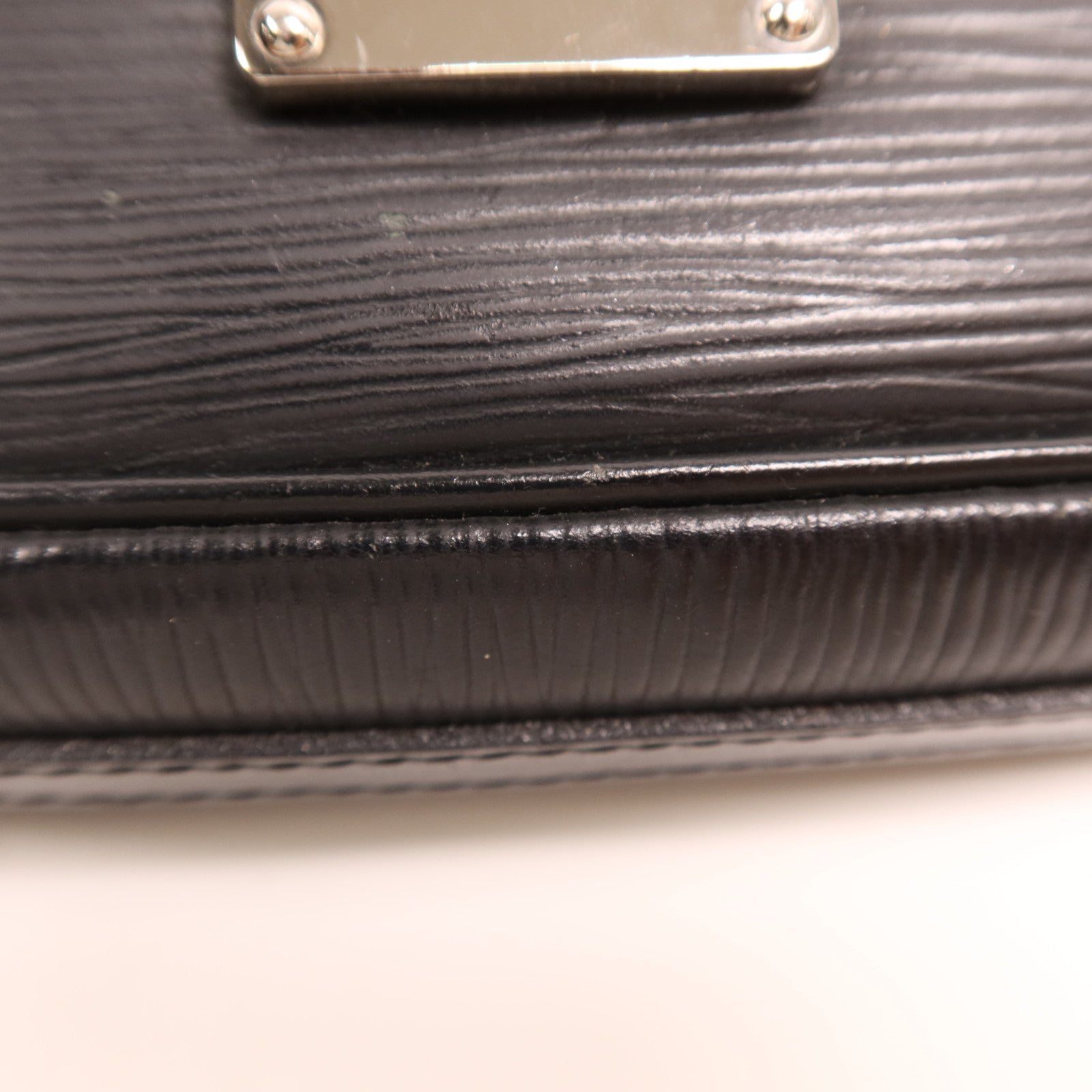 LOUIS VUITTON Epi Segur Pochette銀扣肩背袋