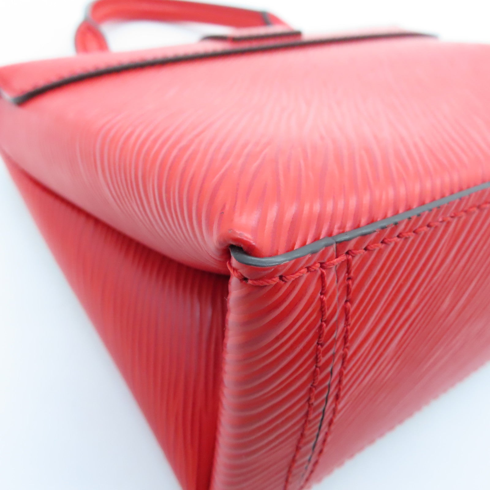 LOUIS VUITTON Epi Locky BB gold buckle shoulder shoulder bag red