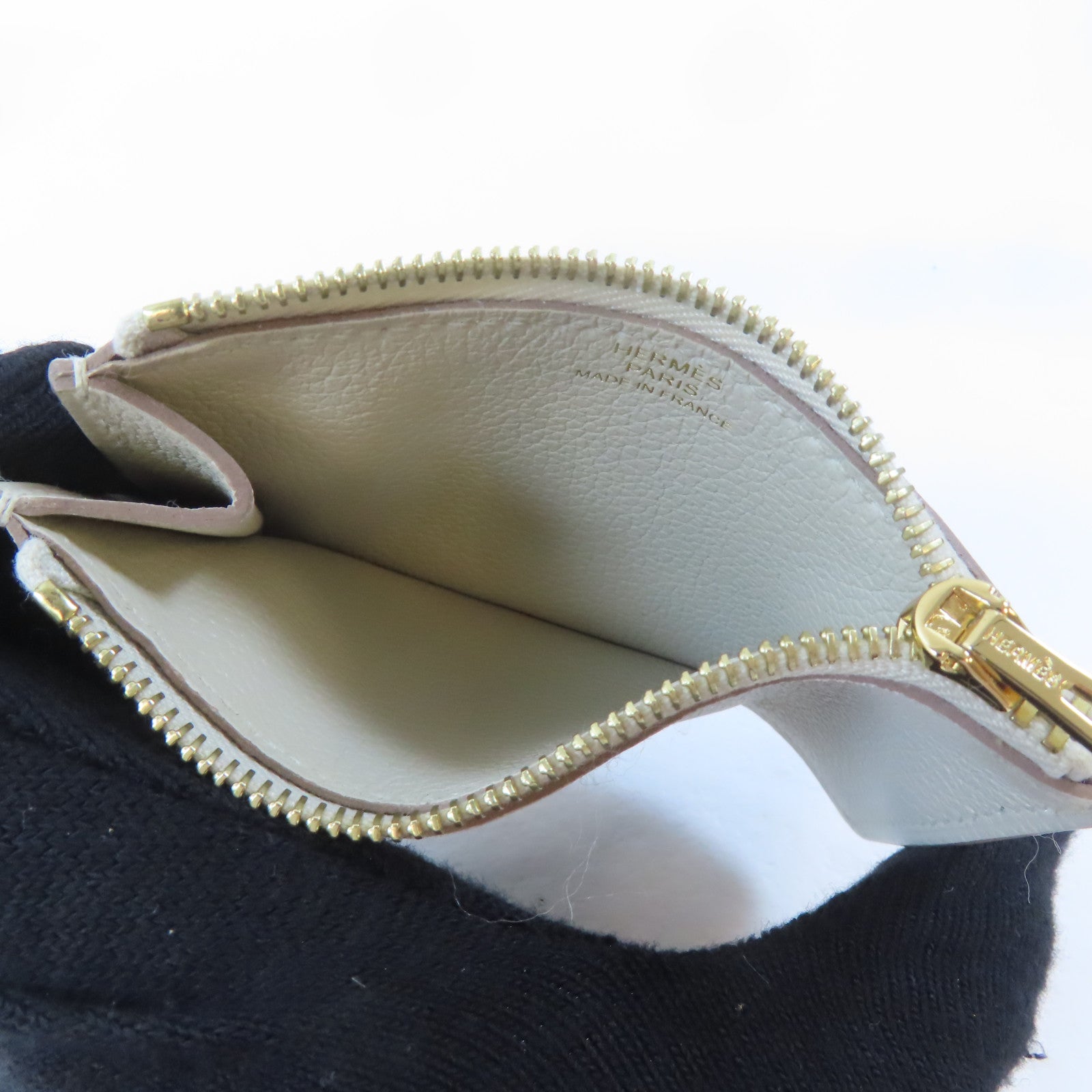 HERMES Chevre皮革Roulis Slim金扣錢包Nata白色