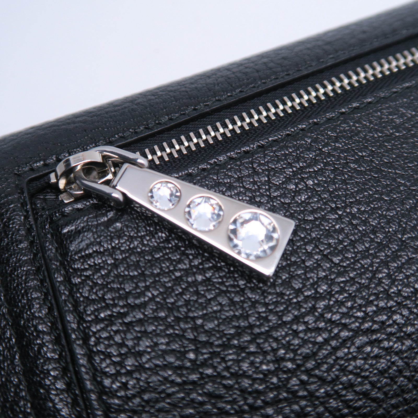 Miu Miu 牛皮皮革Long Wallet銀扣長錢包黑色