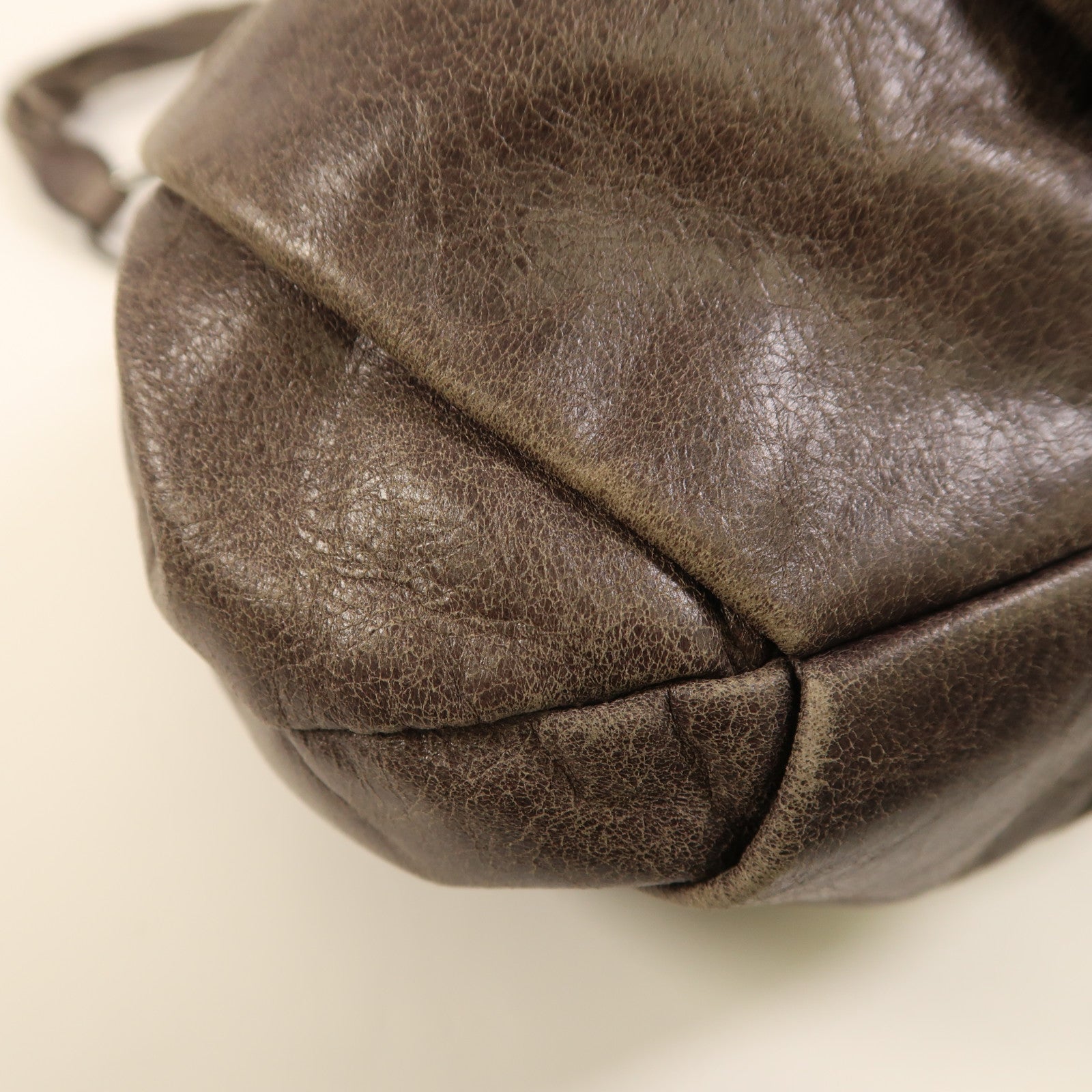 Miu Miu 牛皮皮革Shoulder Bag銀扣肩背袋